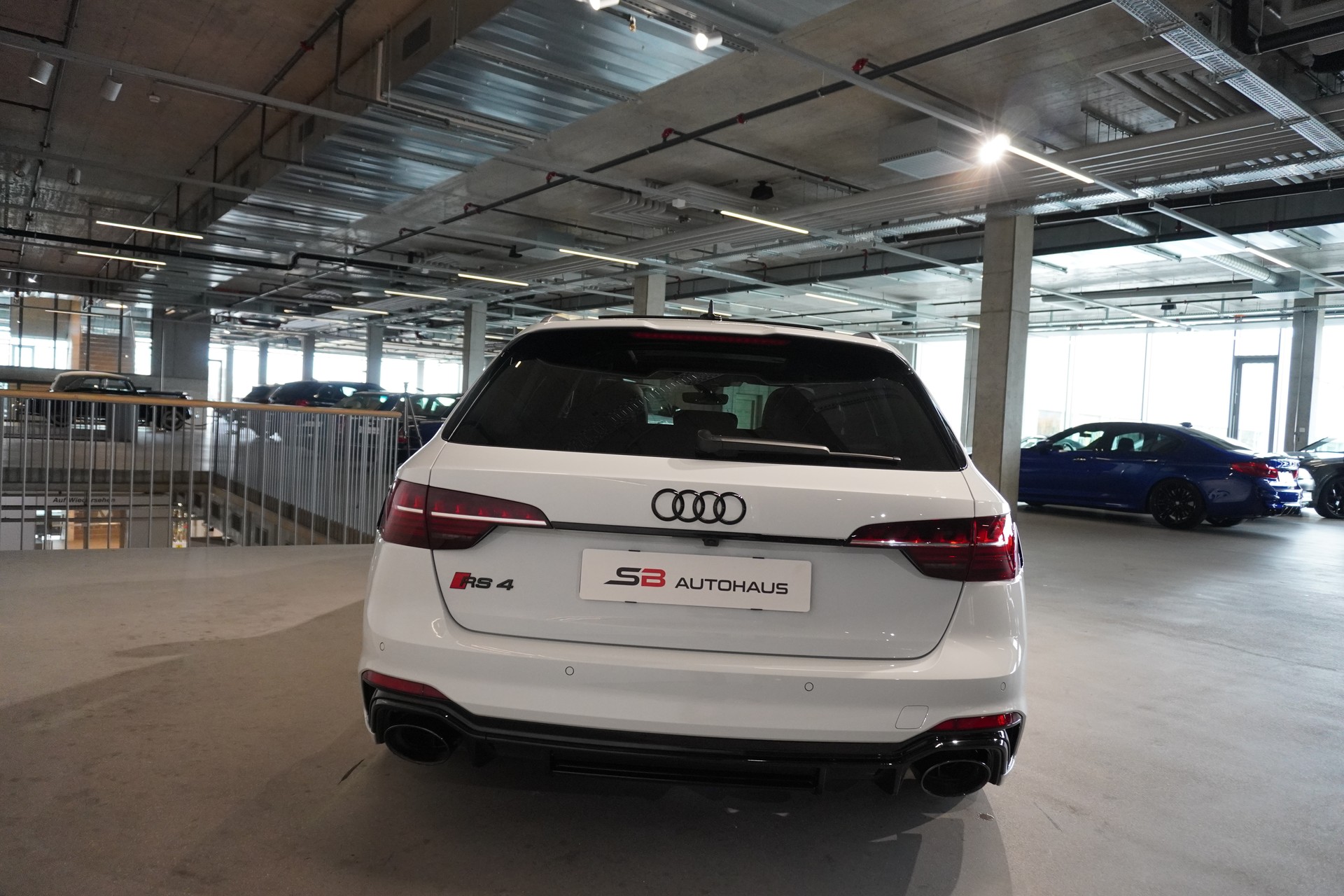 AUDI RS4 Avant quattro tiptronic-image-9