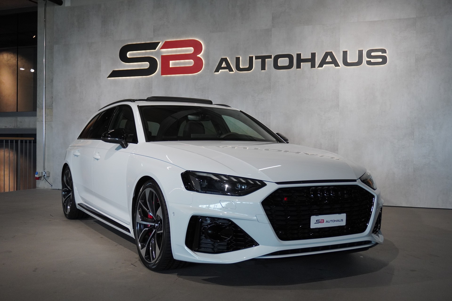 AUDI RS4 Avant quattro tiptronic-image-4