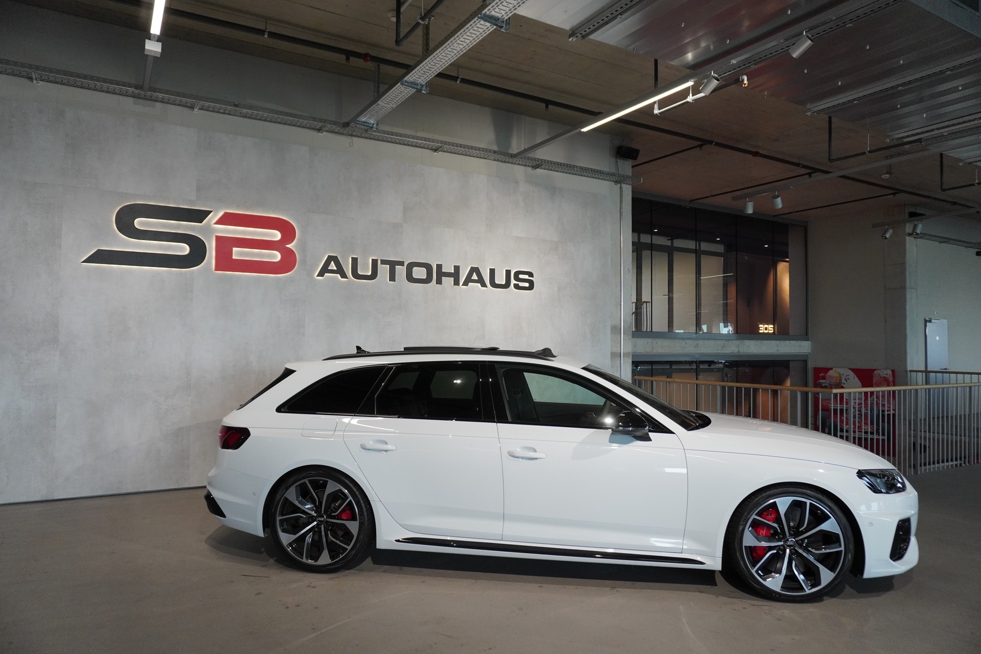 AUDI RS4 Avant quattro tiptronic-image-1