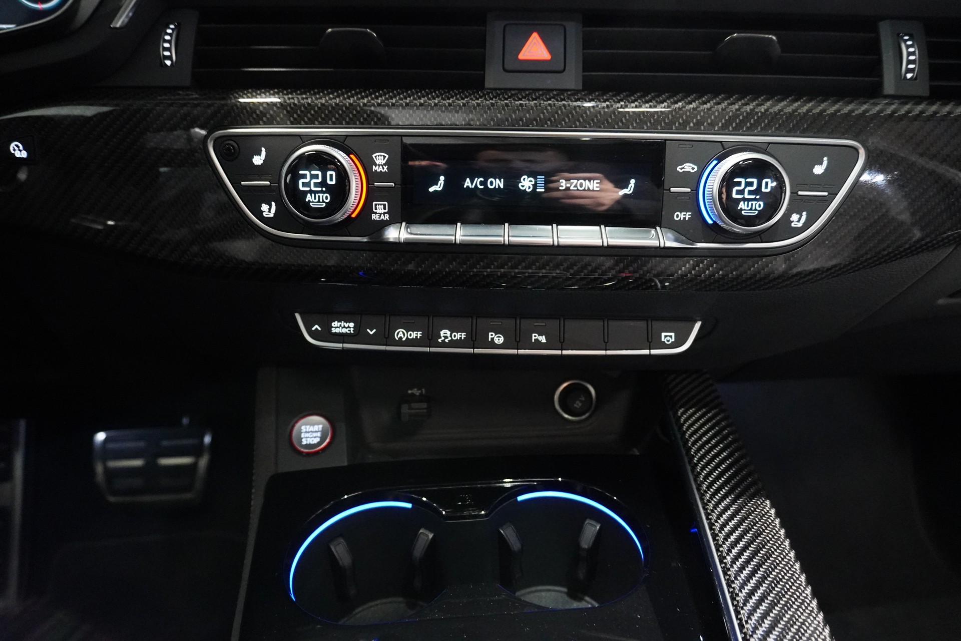 AUDI RS4 Avant quattro tiptronic-image-17