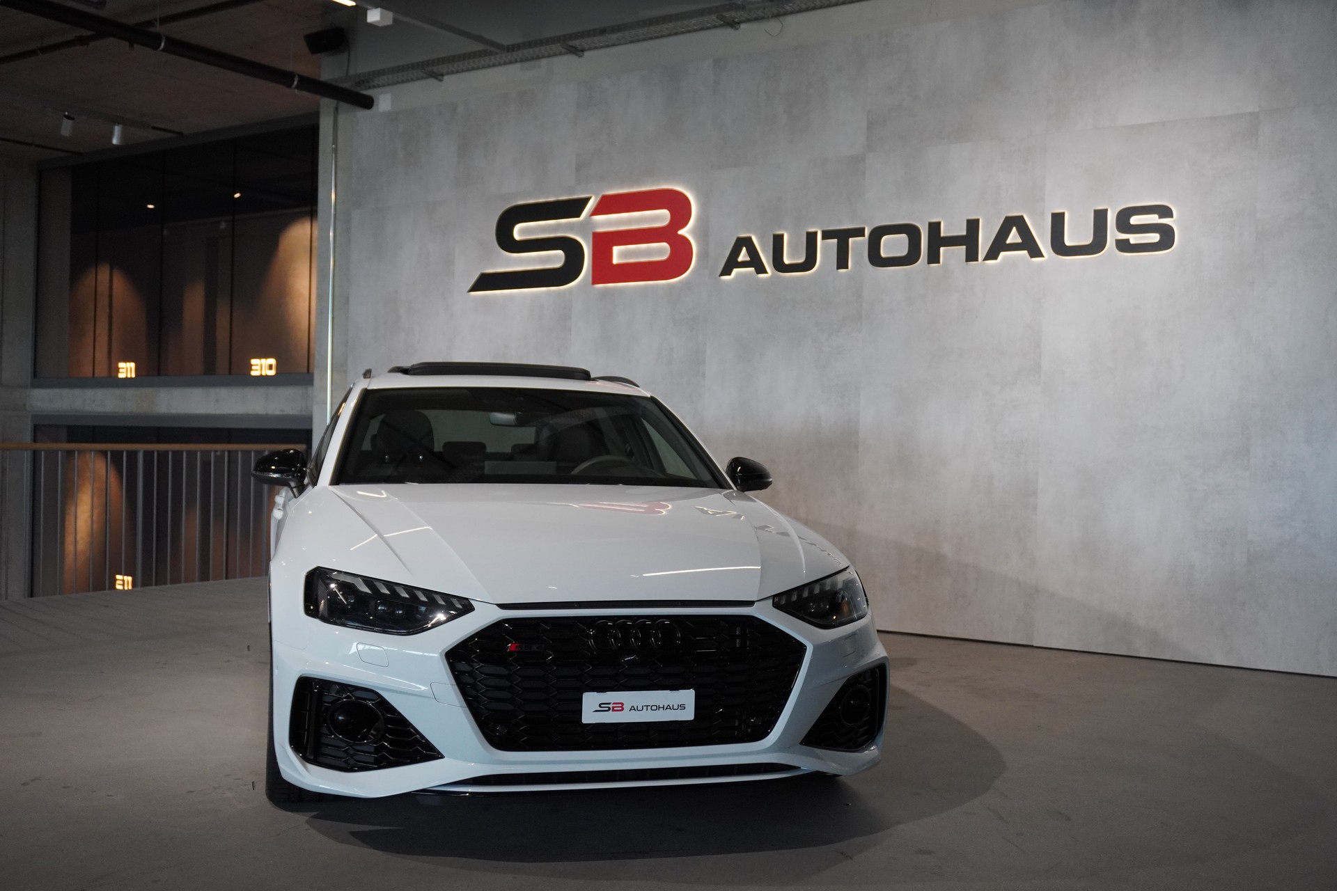 AUDI RS4 Avant quattro tiptronic-image-3