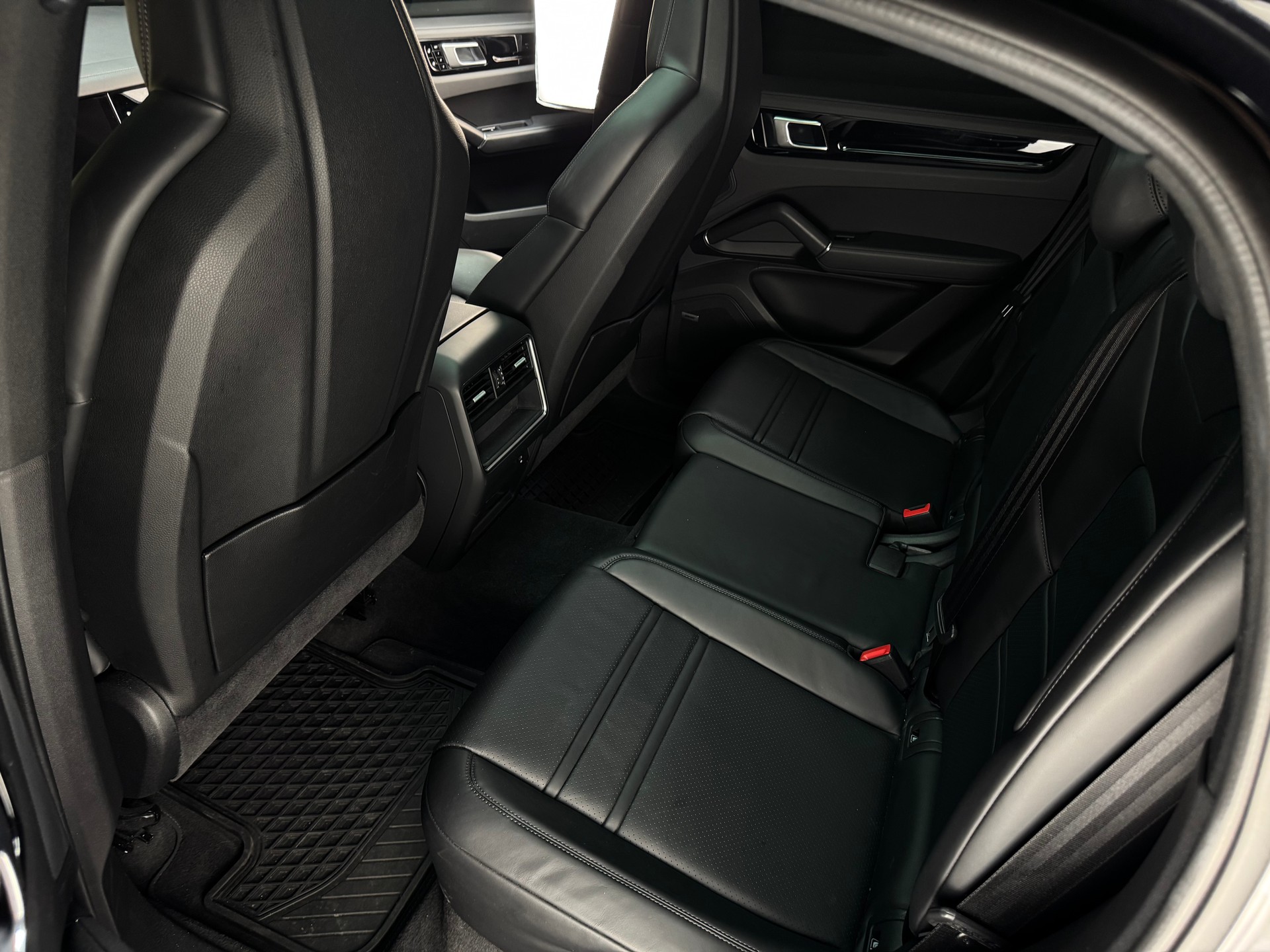 PORSCHE Cayenne Coupé-image-7