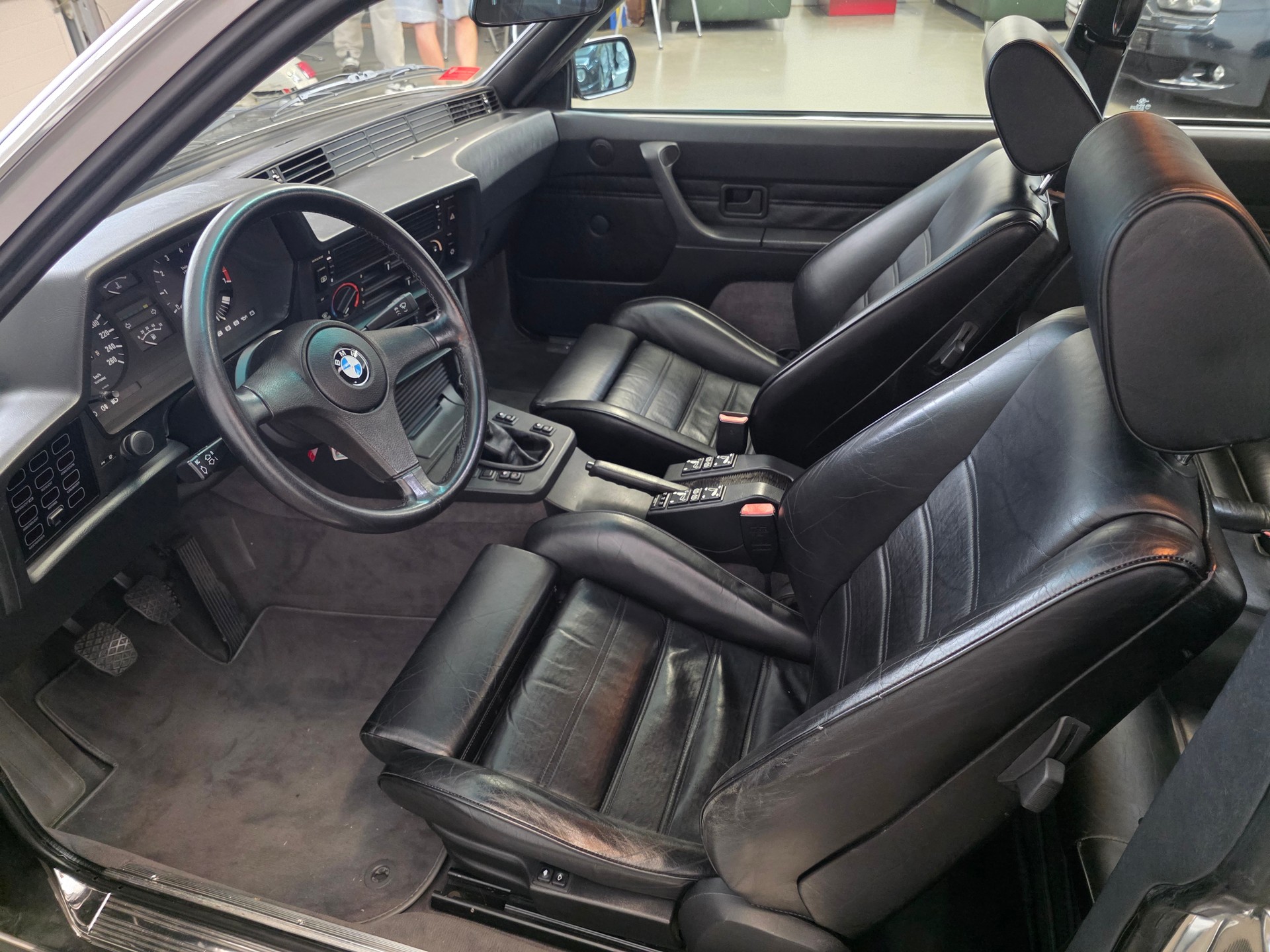 BMW 635CSi-image-3