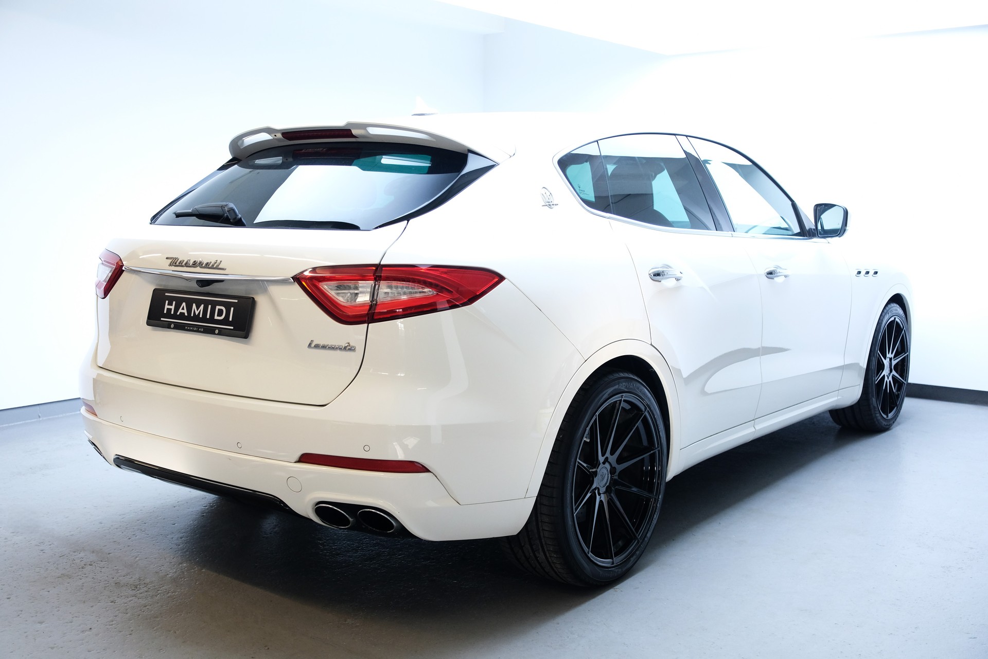 MASERATI Levante S 3.0 V6 Automatica-showroom-element-3