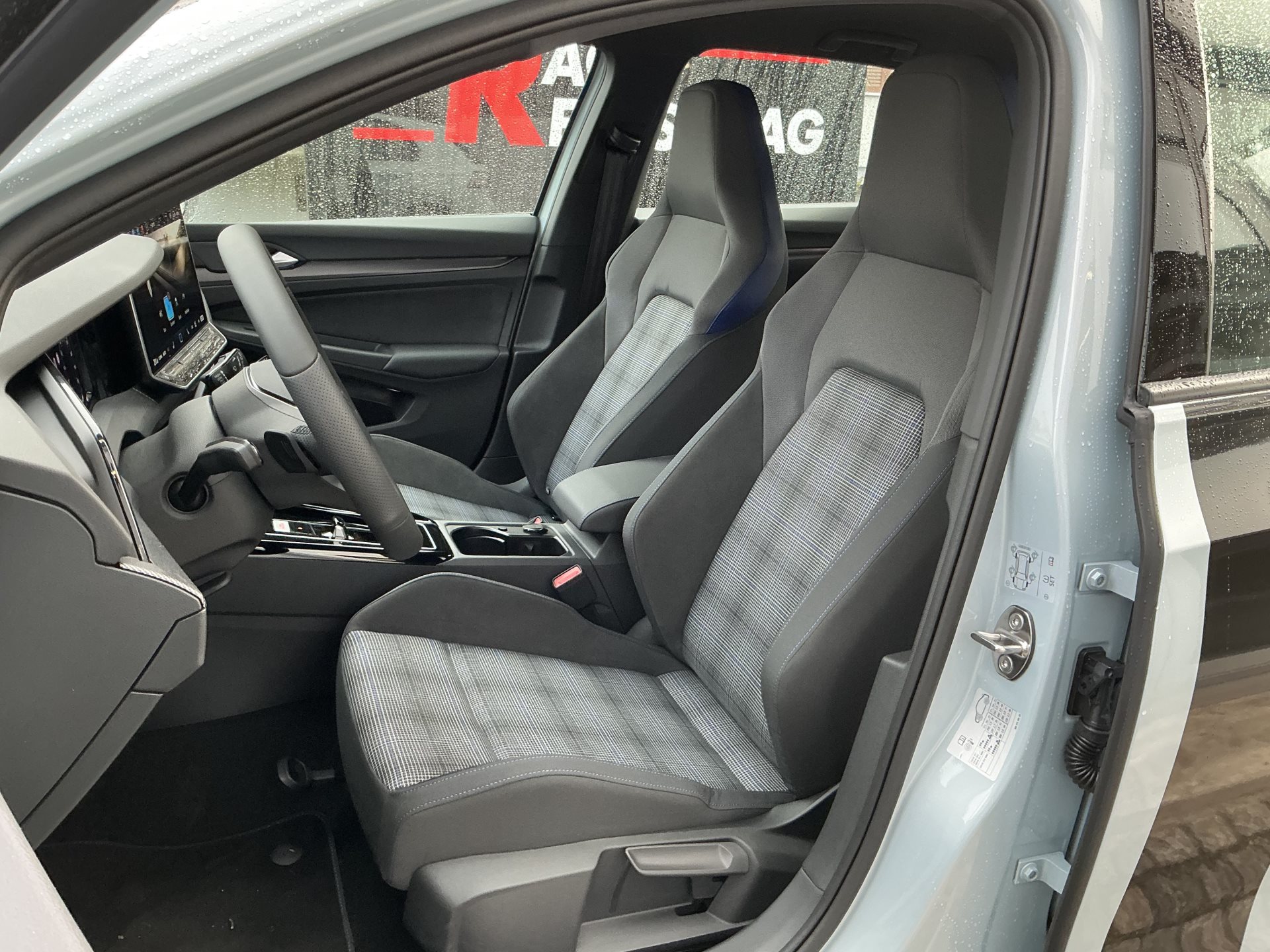 VW Golf GTE 1.5 TSI eHYBRID 272PS GTE *** CRYSTAL ICE BLUE & 140KM ELEKTRISCHE REICHWEITE ***-image-7