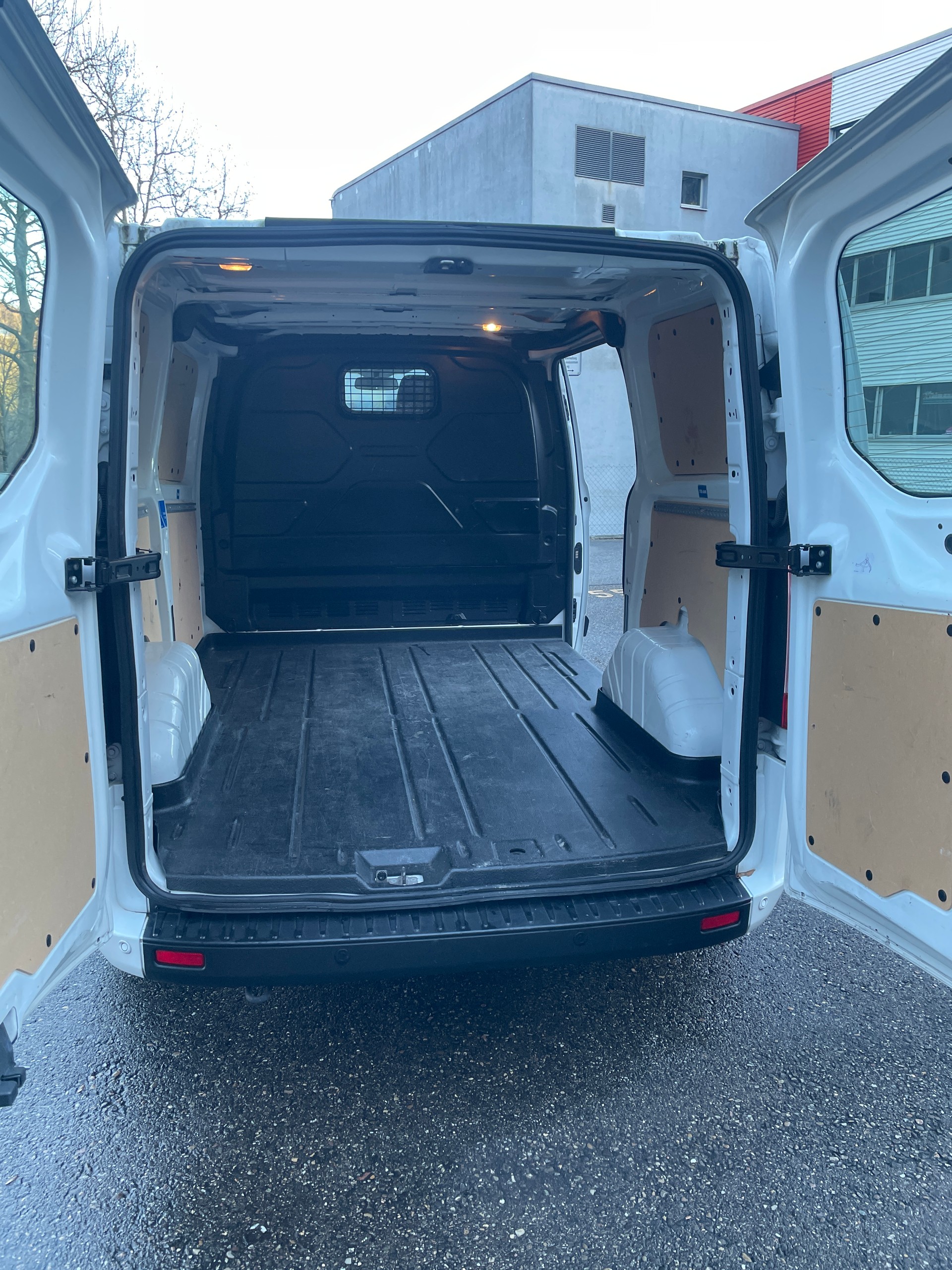 FORD Transit Custom Van 300 L1H1 Trend A-image-11