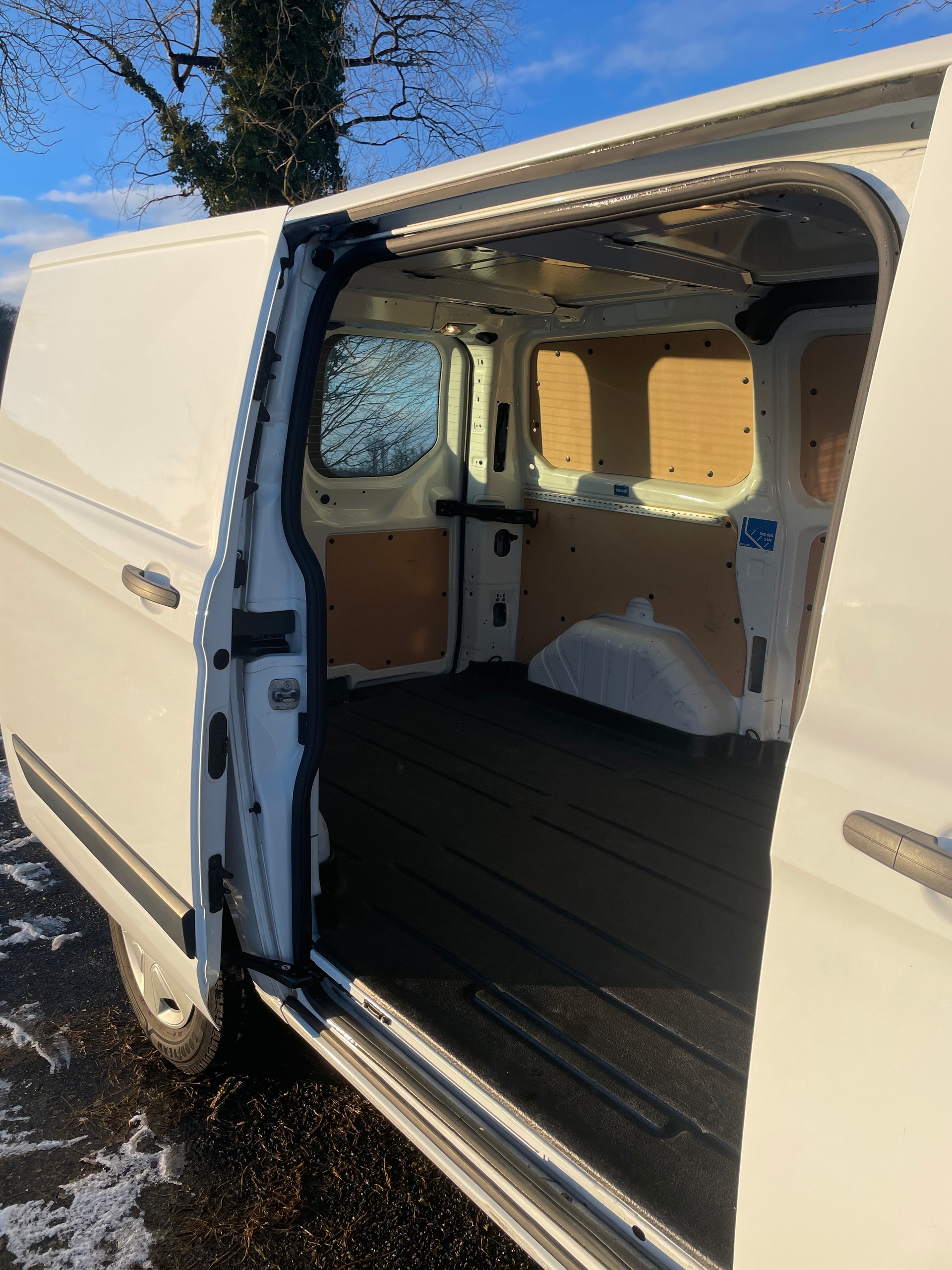 FORD Transit Custom Van 300 L1H1 Trend A-image-10