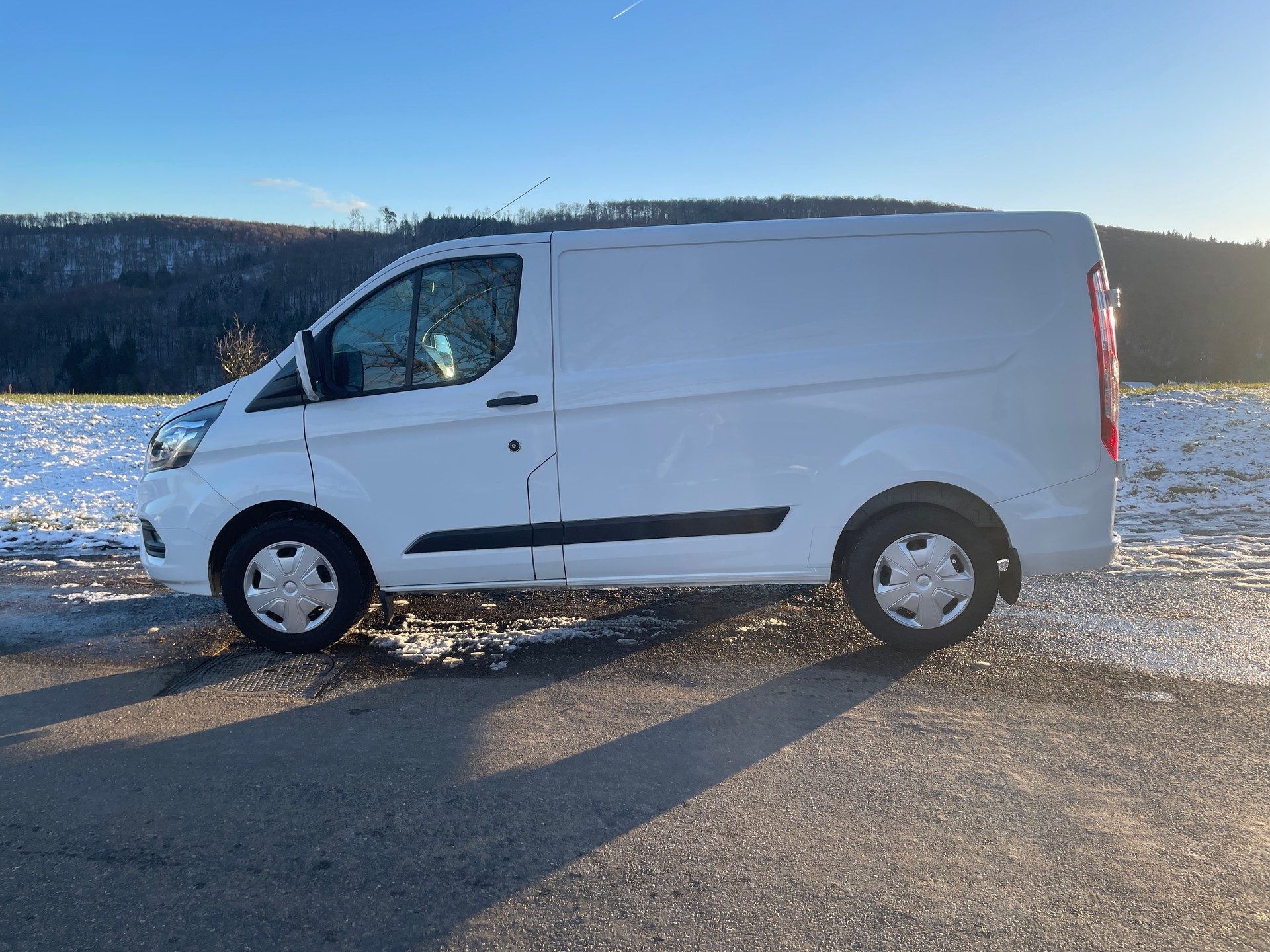 FORD Transit Custom Van 300 L1H1 Trend A-image-3