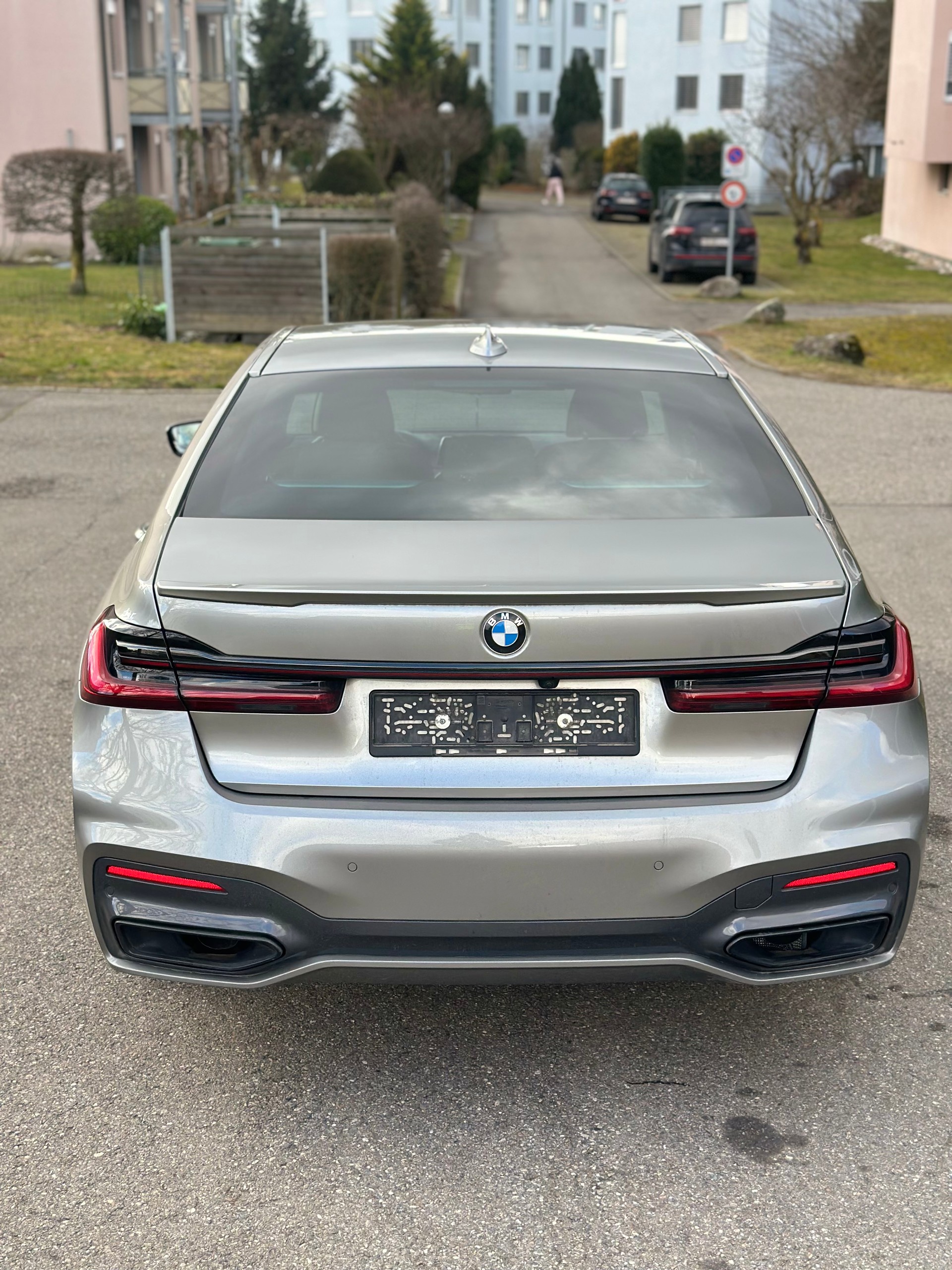 BMW 730d xDrive 48V M Sport Steptronic-image-4