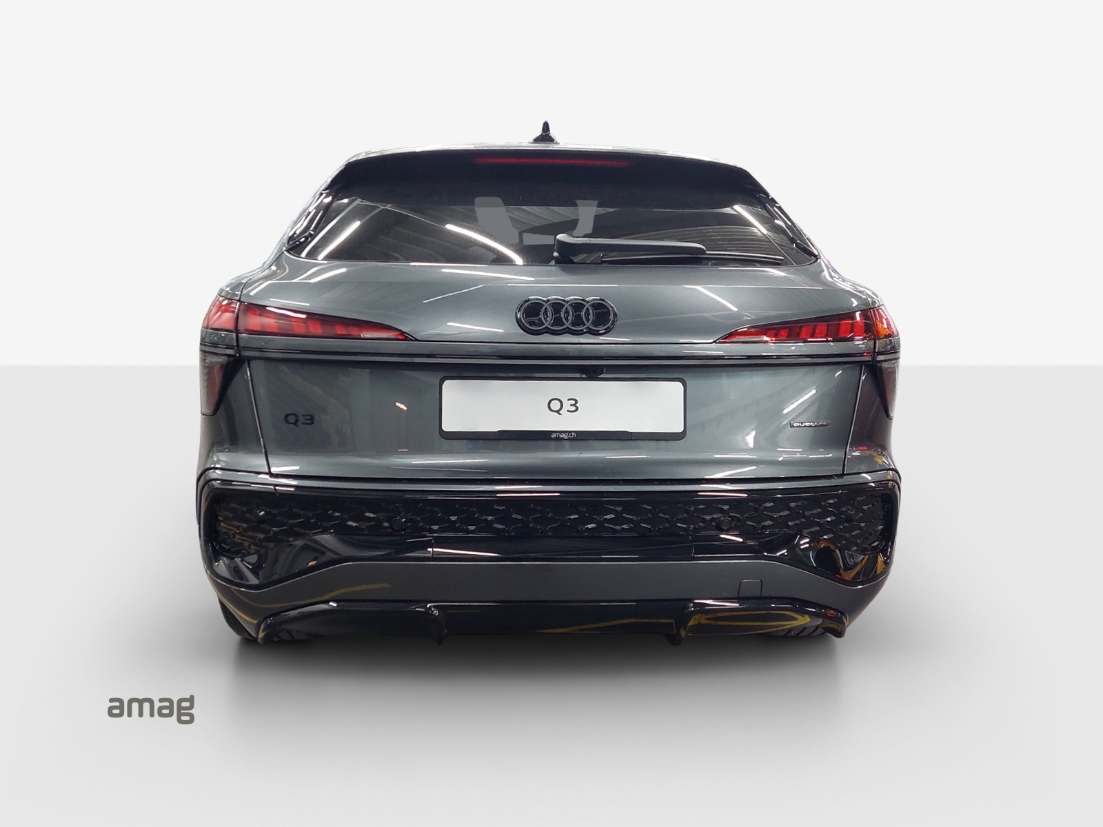 AUDI Q3 Sportback TFSI quattro 195 kW S tronic-image-3
