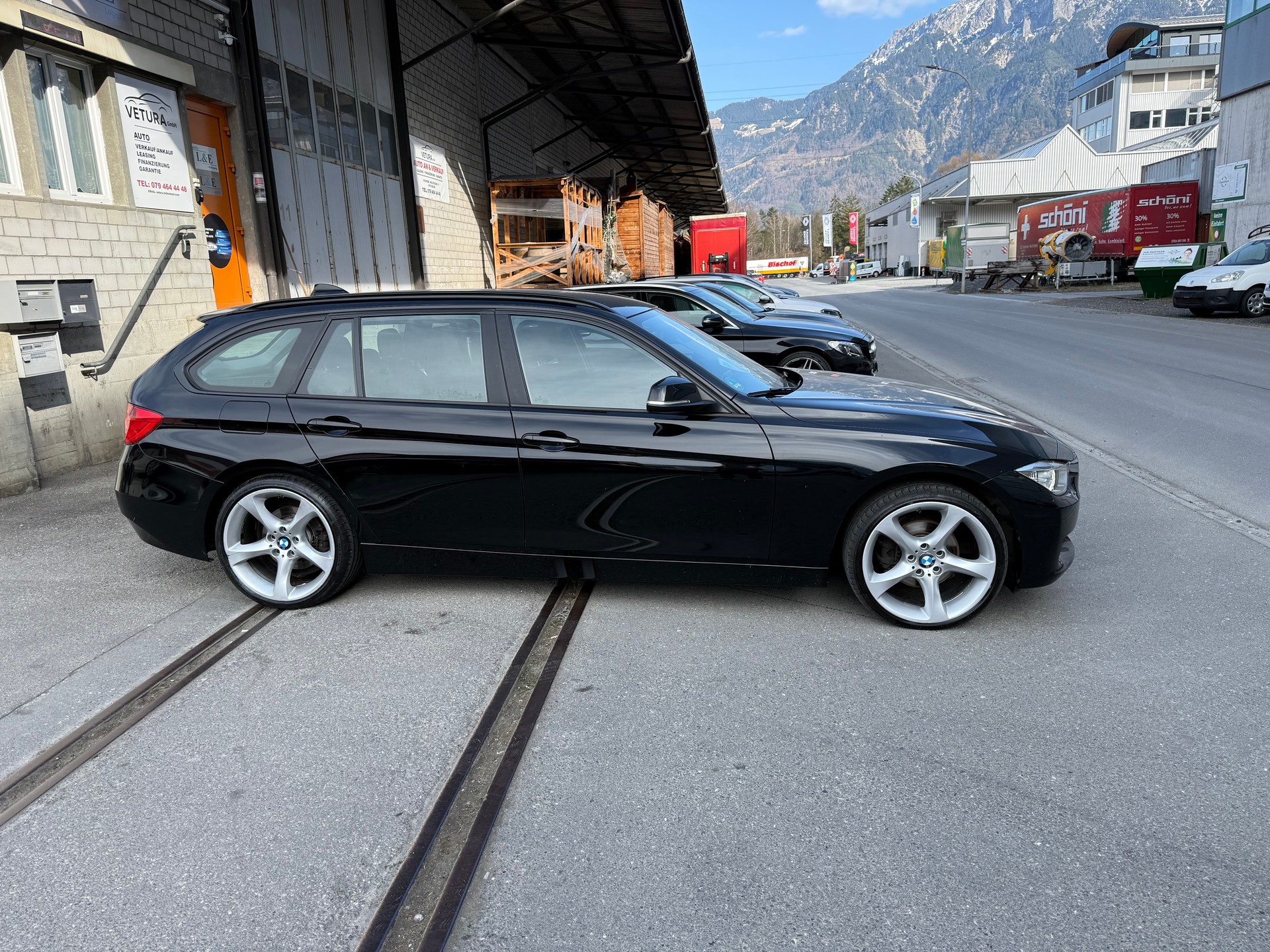 BMW 318d xDrive Touring-image-1