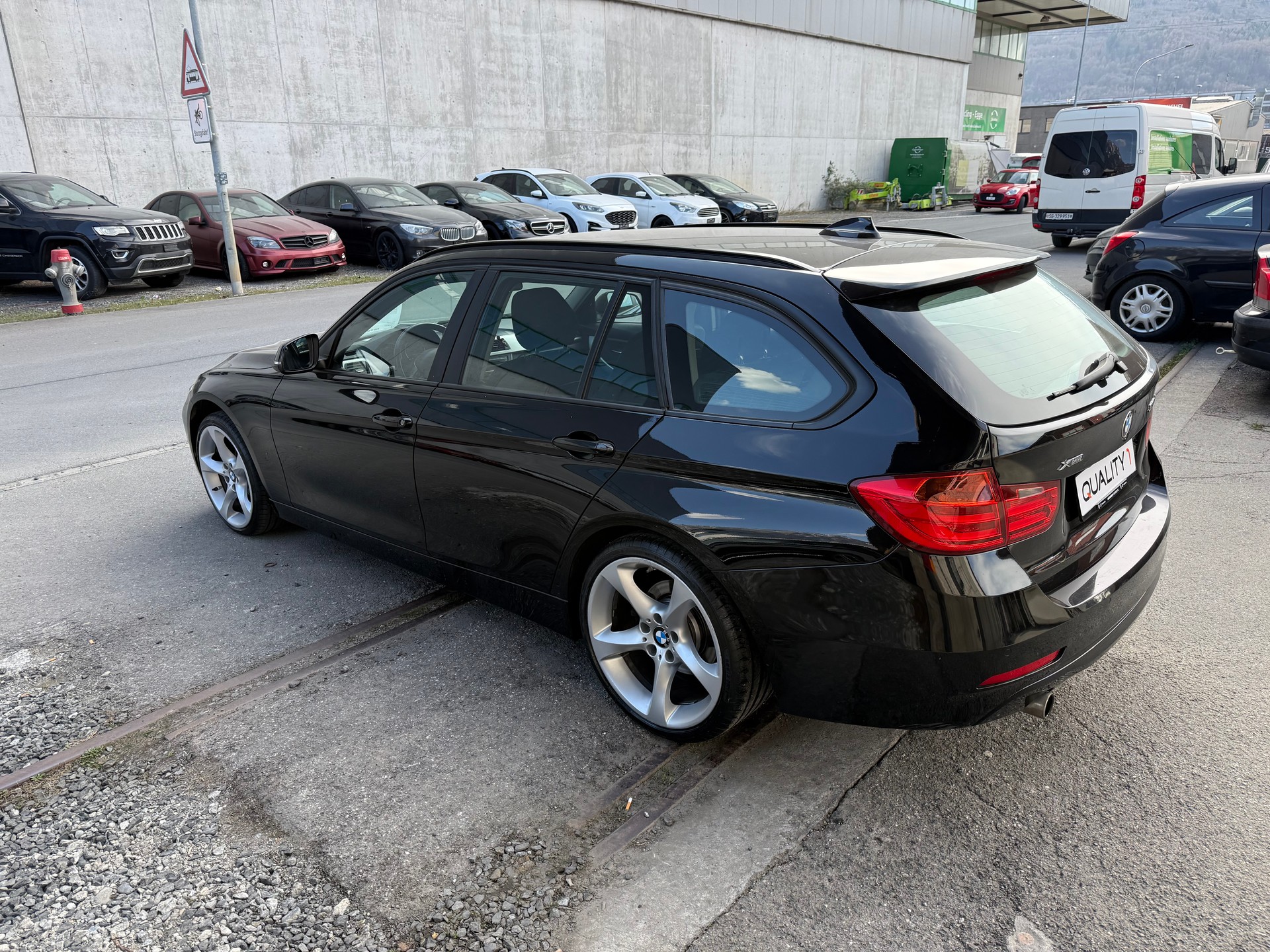 BMW 318d xDrive Touring-image-5