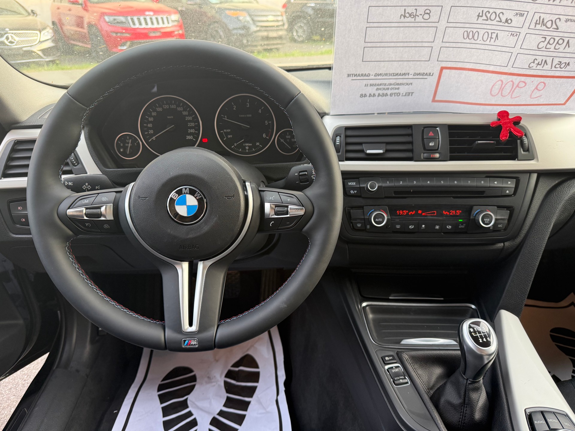 BMW 318d xDrive Touring-image-9
