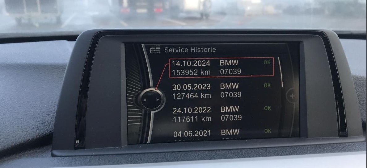 BMW 318d xDrive Touring-image-13