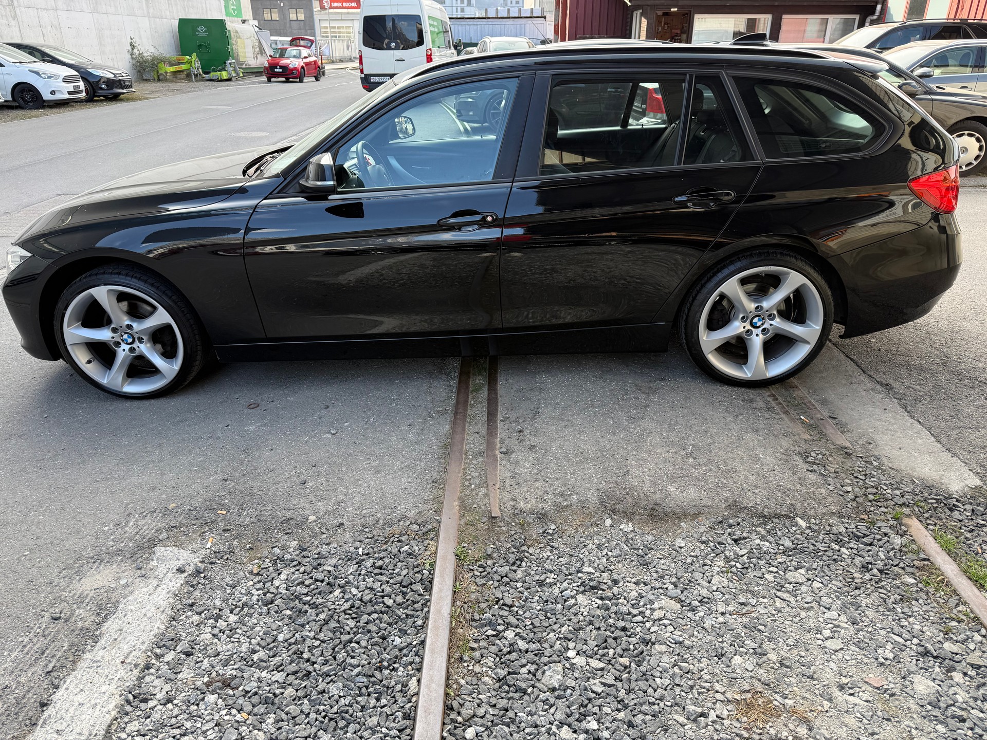 BMW 318d xDrive Touring-image-6