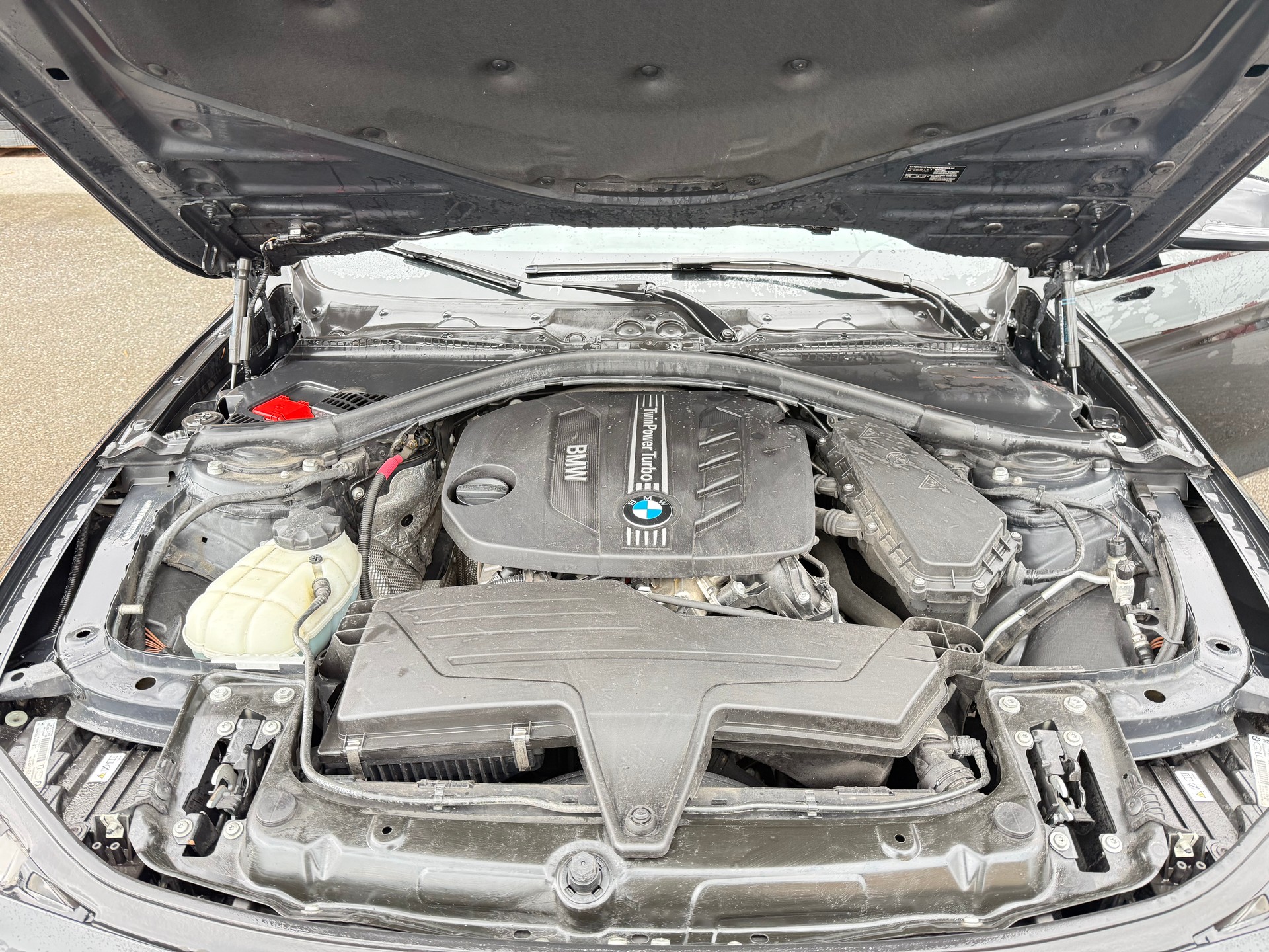 BMW 318d xDrive Touring-image-12