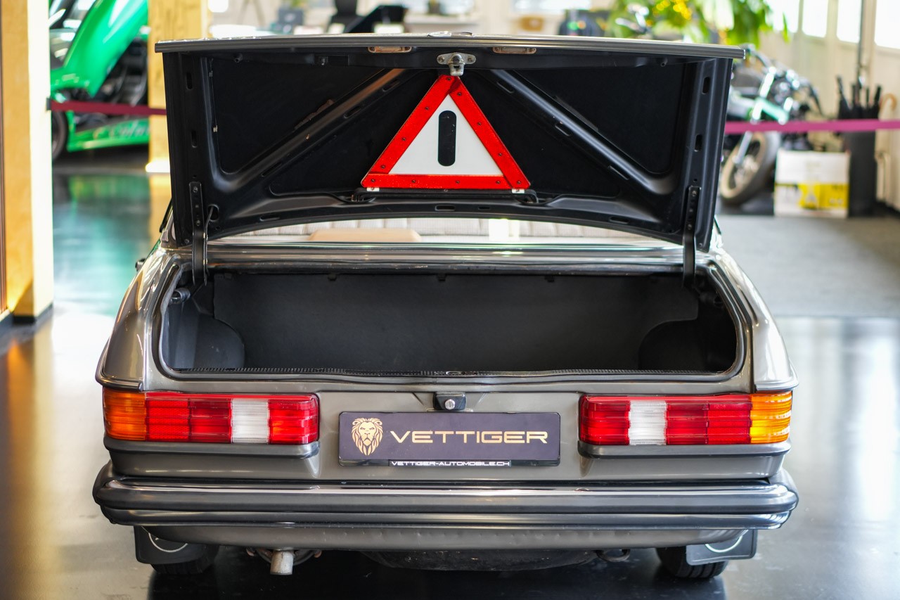 MERCEDES-BENZ 240 D-image-5