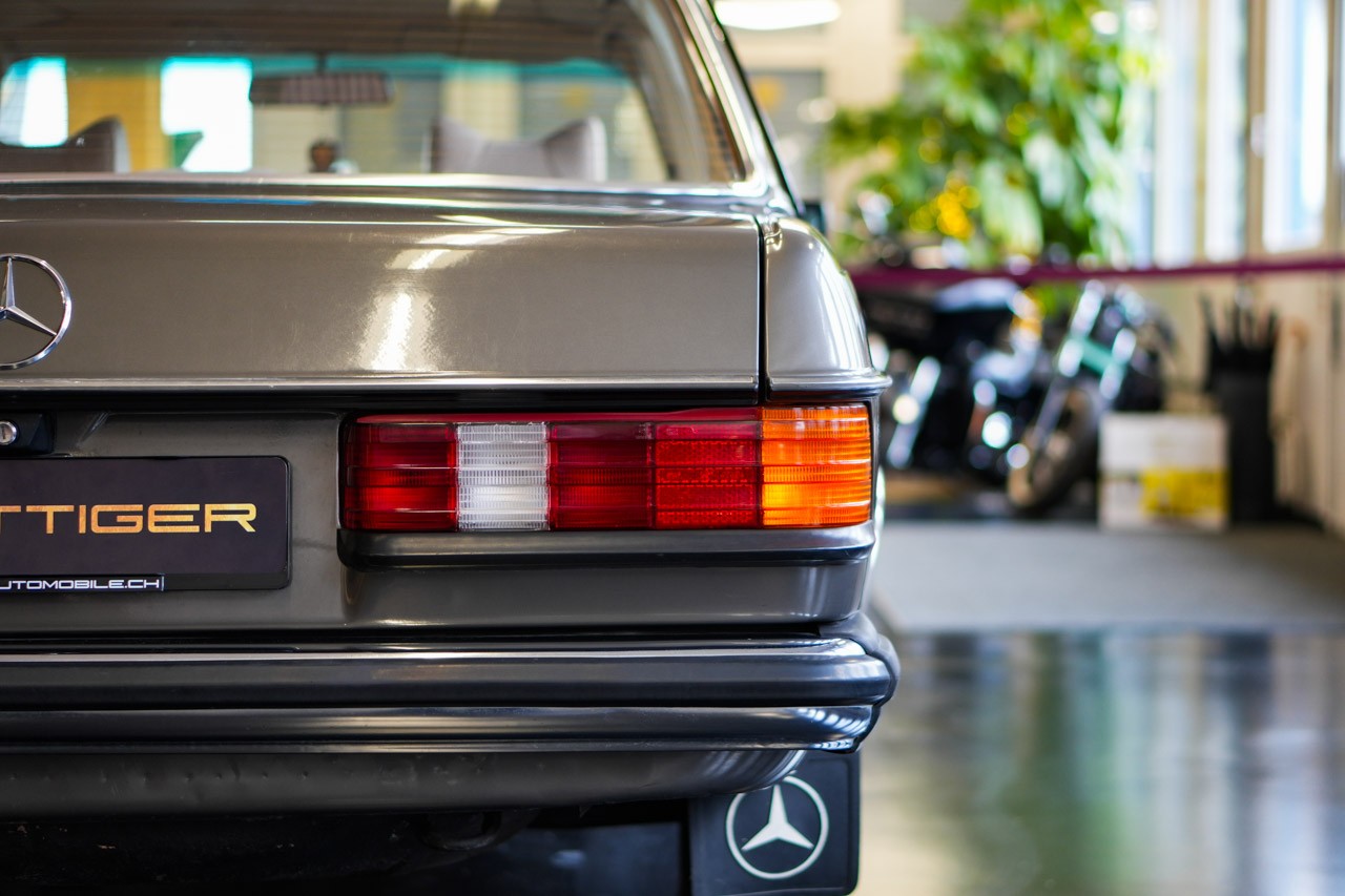 MERCEDES-BENZ 240 D-image-8