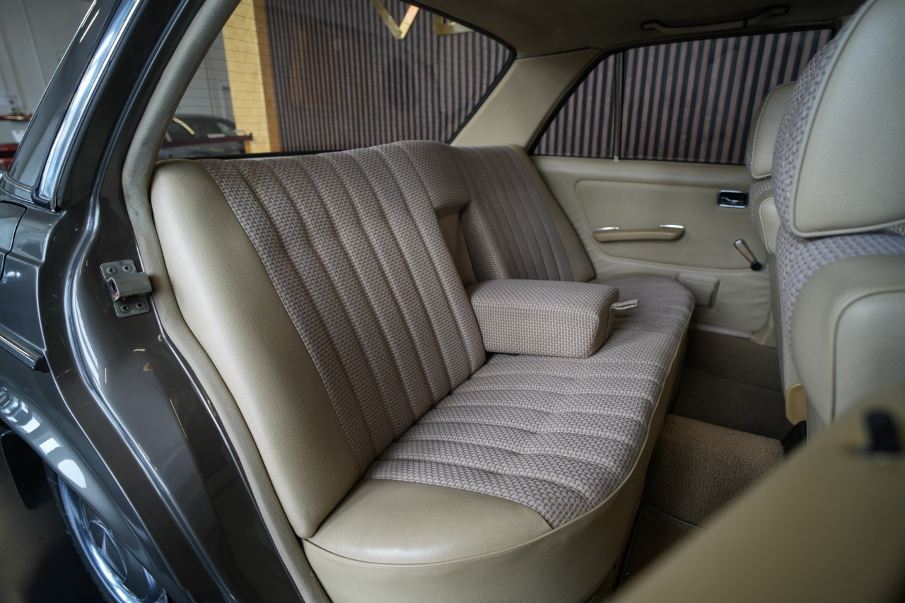 MERCEDES-BENZ 240 D-image-18