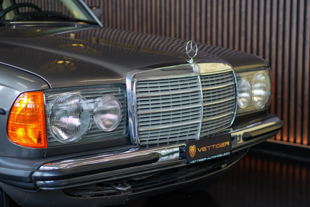 MERCEDES-BENZ 240 D-image-9
