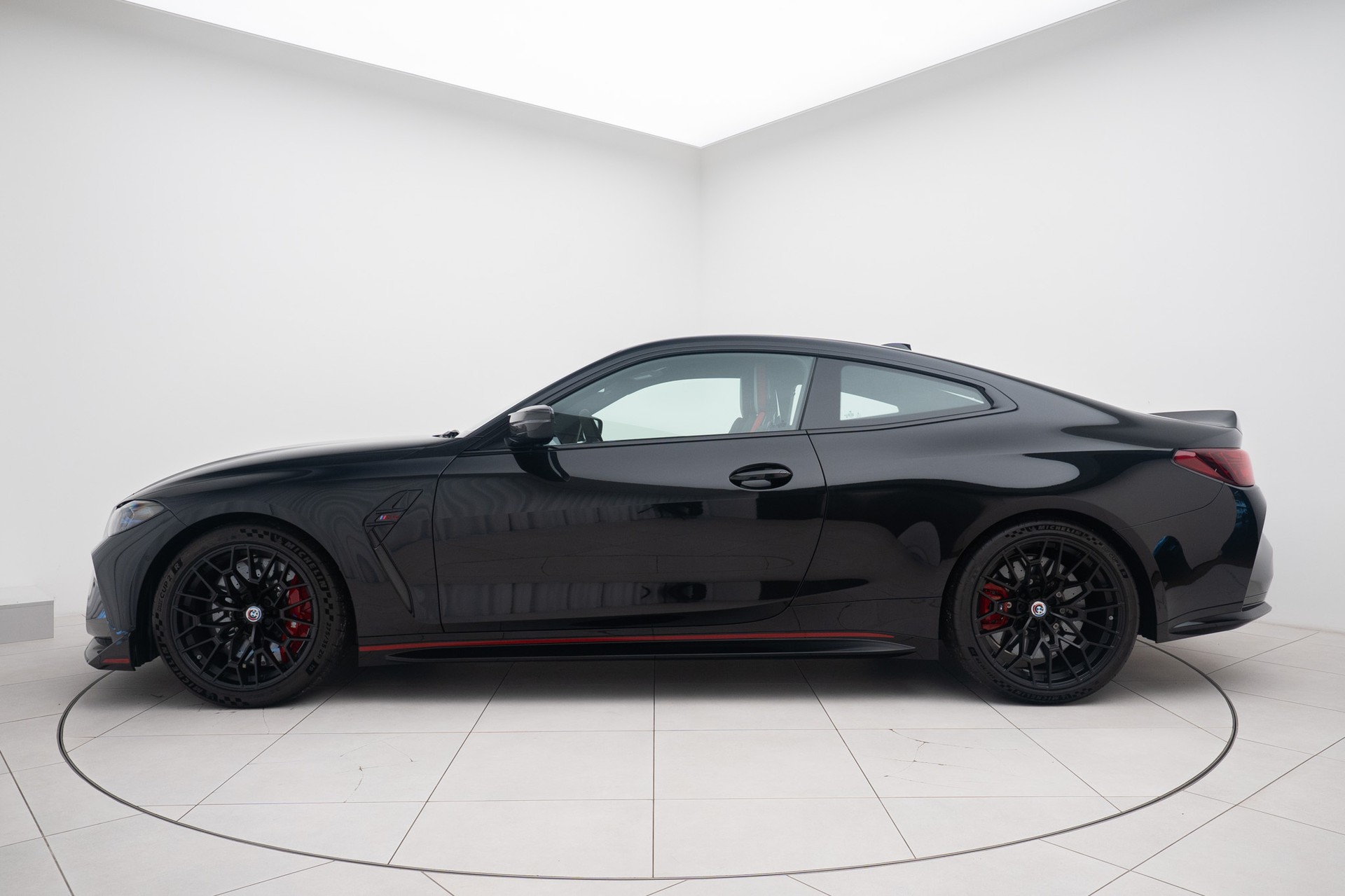BMW M4 CSL Coupé-image-1