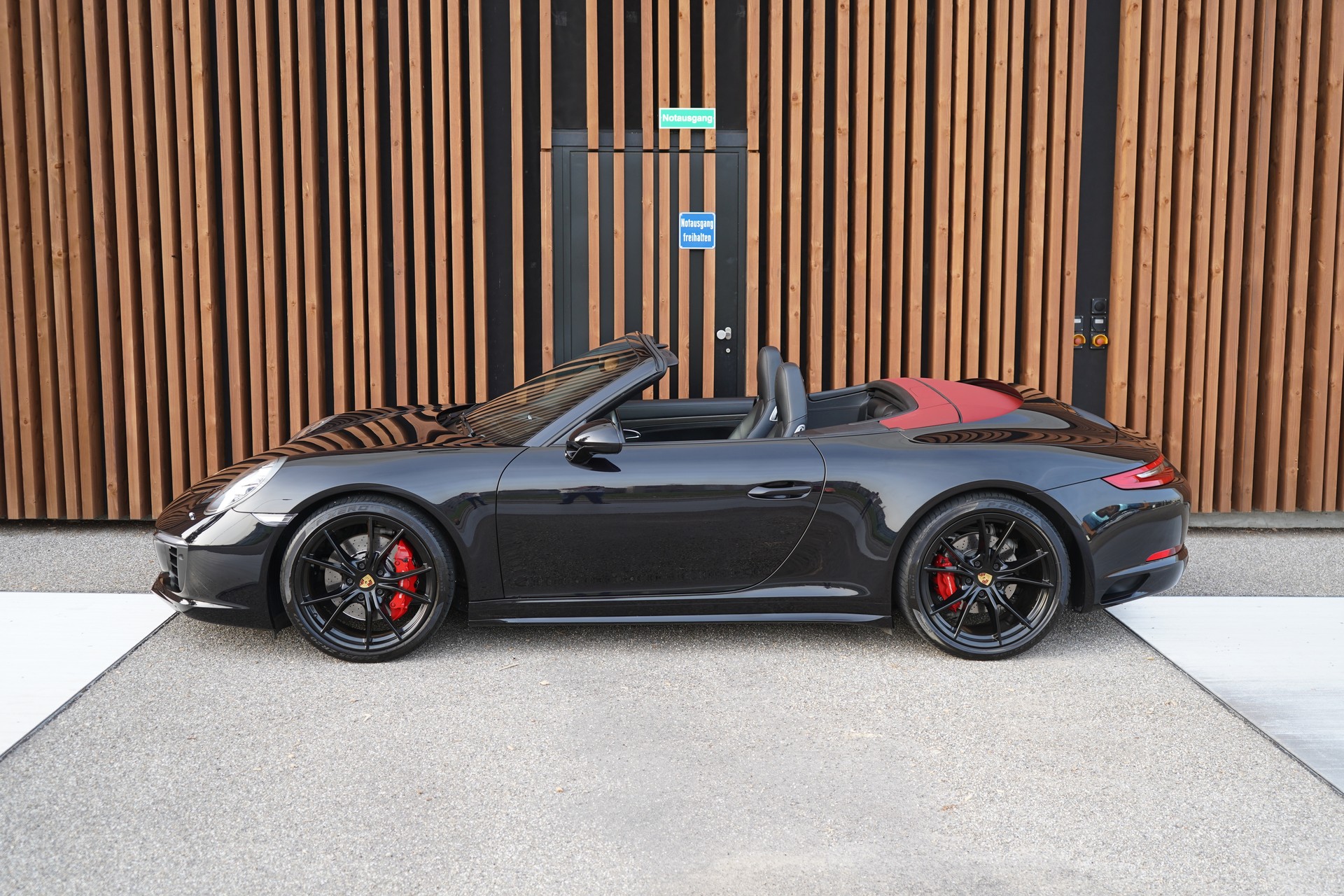 PORSCHE 911 CARRERA 4S BLACK CABRIO PDK l 420 PS-image-3