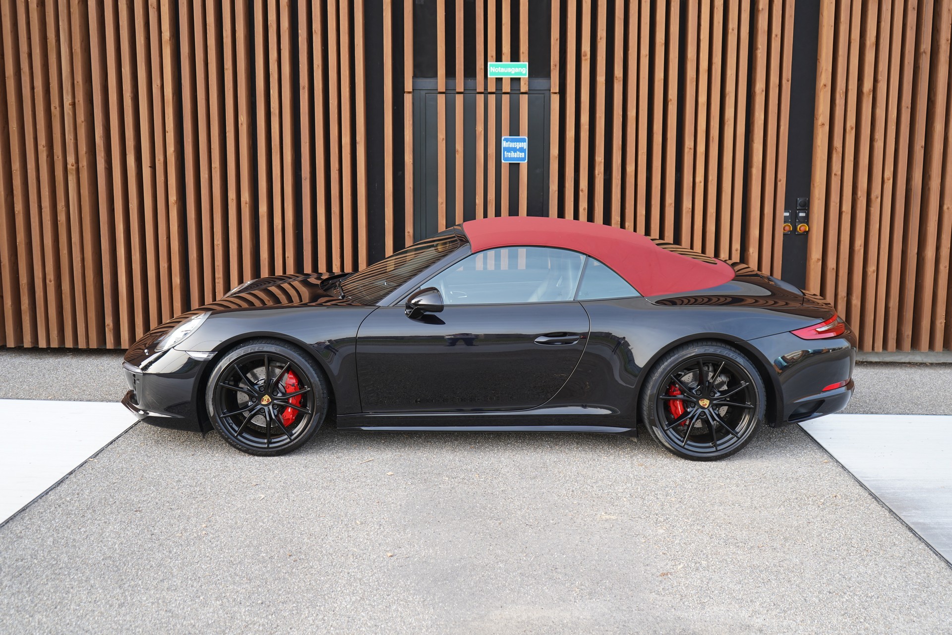 PORSCHE 911 CARRERA 4S BLACK CABRIO PDK l 420 PS-image-4