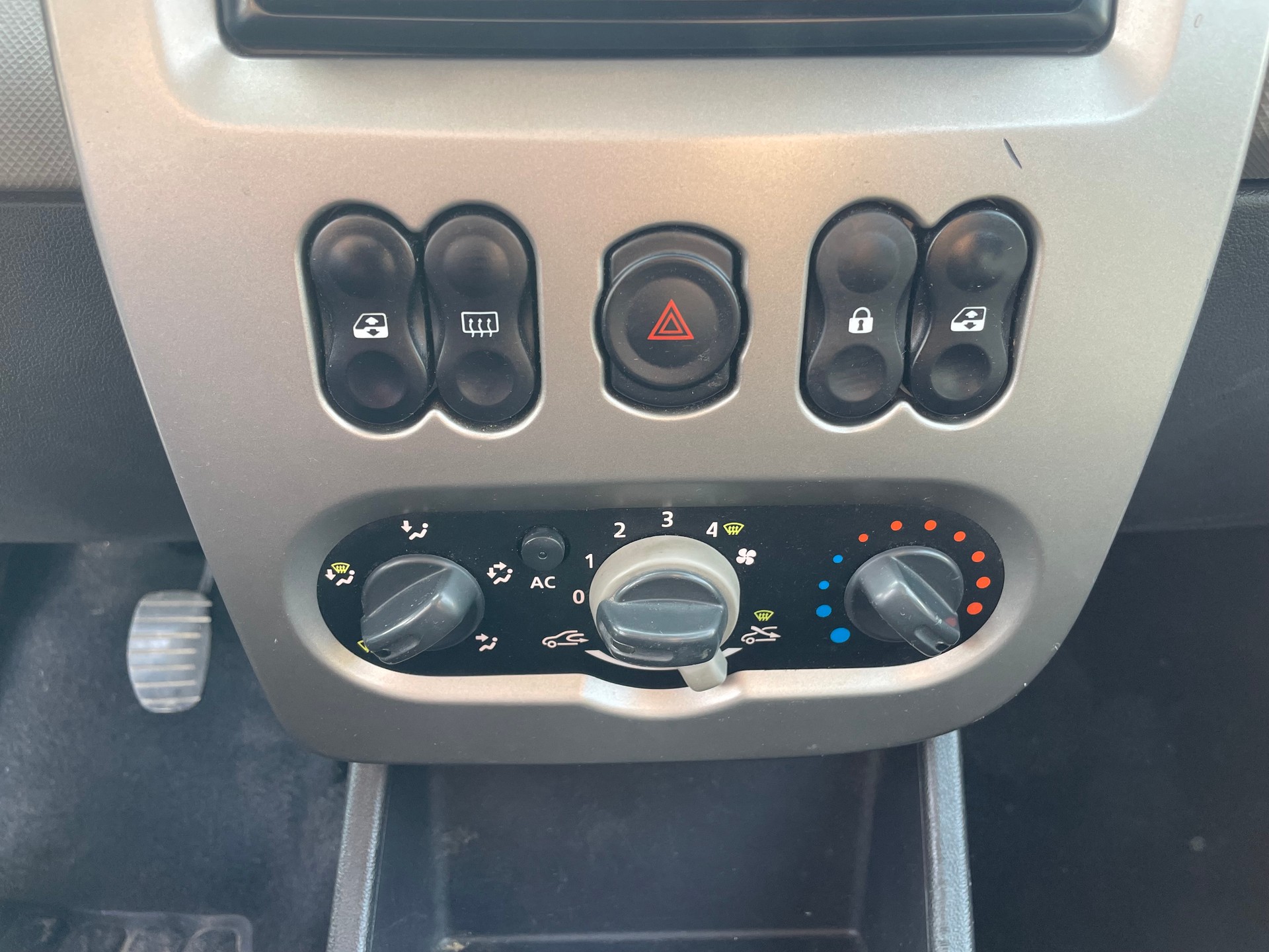 DACIA Sandero 1.2 Ambiance-image-9
