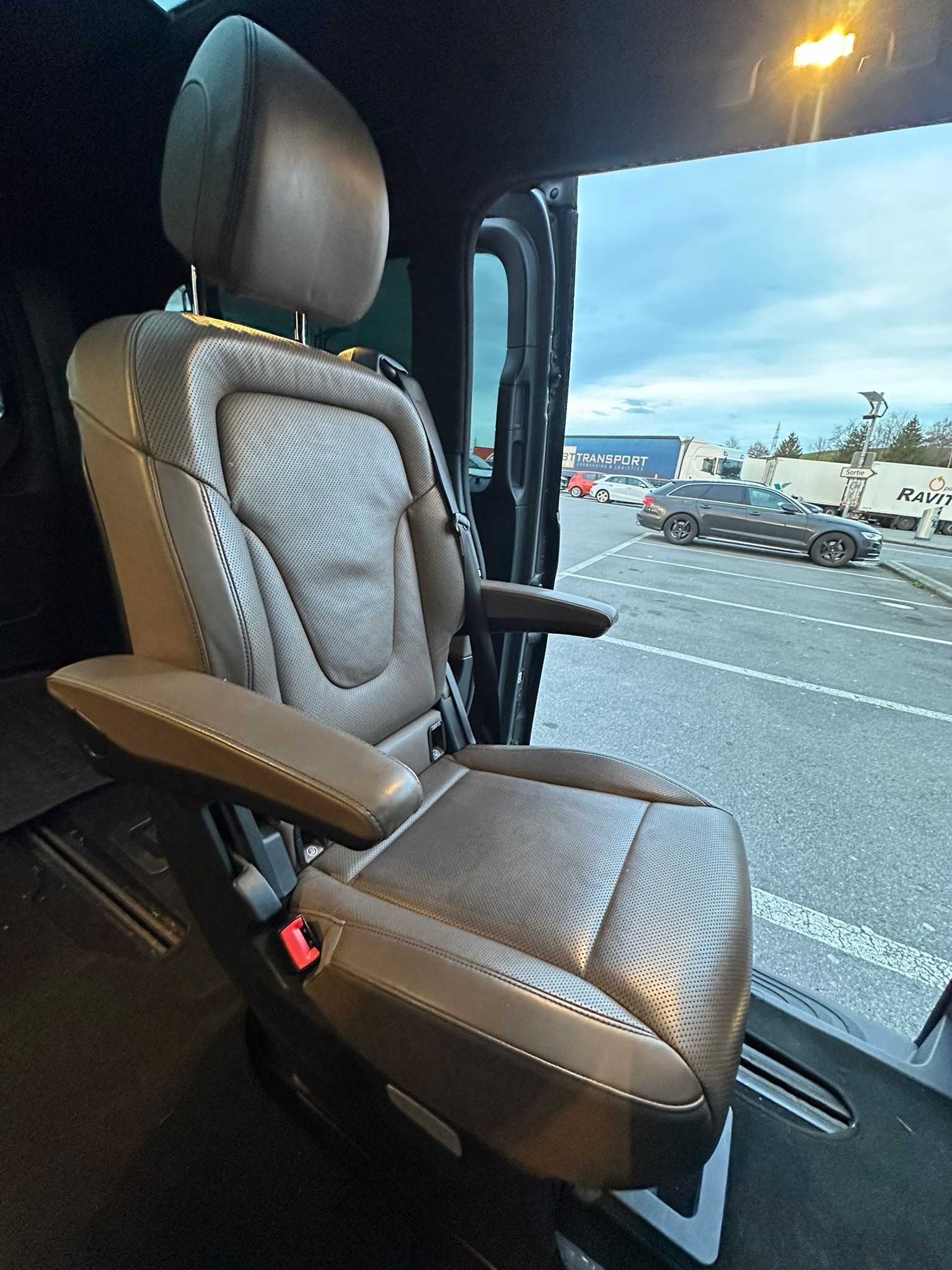 MERCEDES-BENZ V 300 d lang Exclusive 4Matic 9G-Tronic-image-11