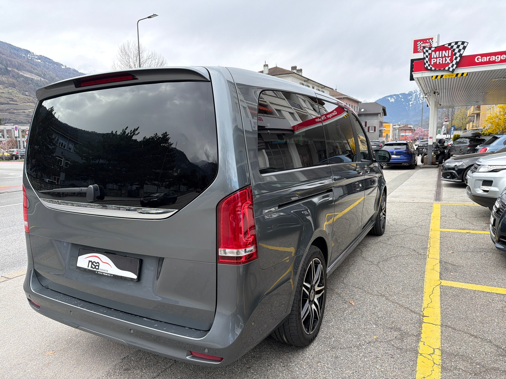 MERCEDES-BENZ V 300 d lang Exclusive 4Matic 9G-Tronic-showroom-element-2
