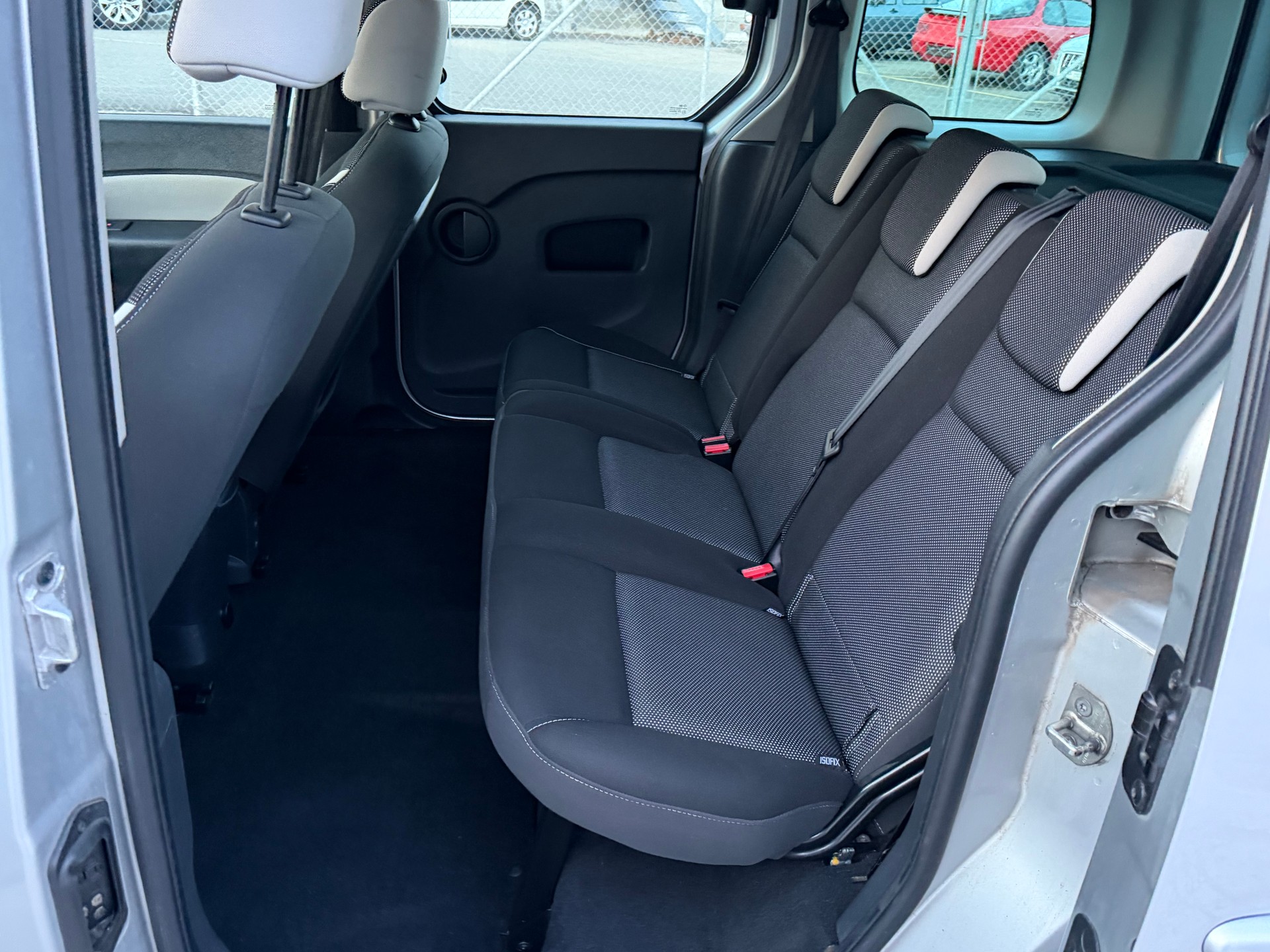 RENAULT Kangoo 1.5 dCi Swiss Edition-image-8