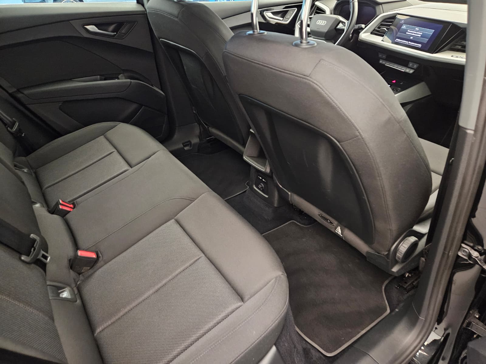 AUDI Q4 e-tron 50 quattro-image-14