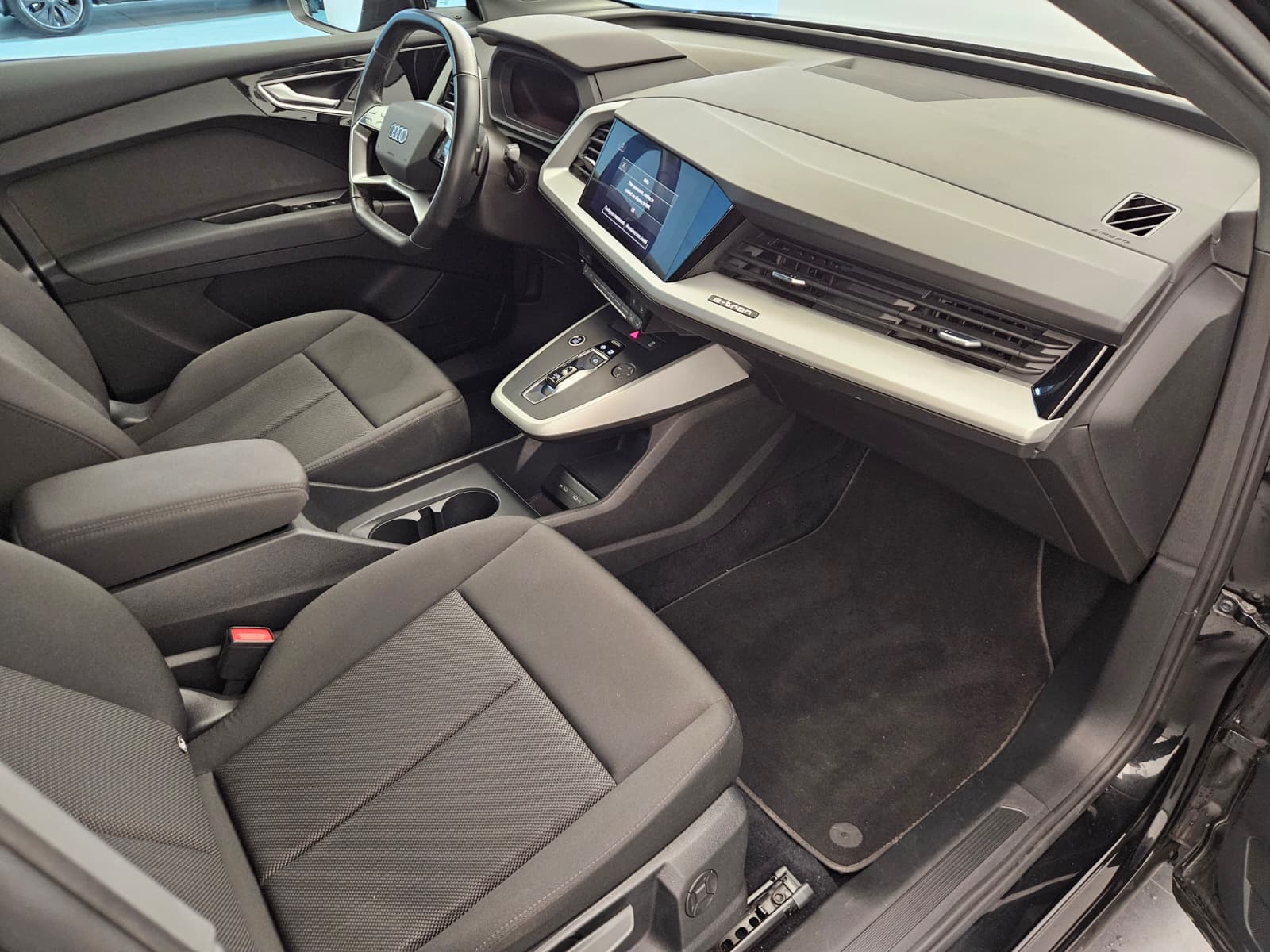 AUDI Q4 e-tron 50 quattro-image-12