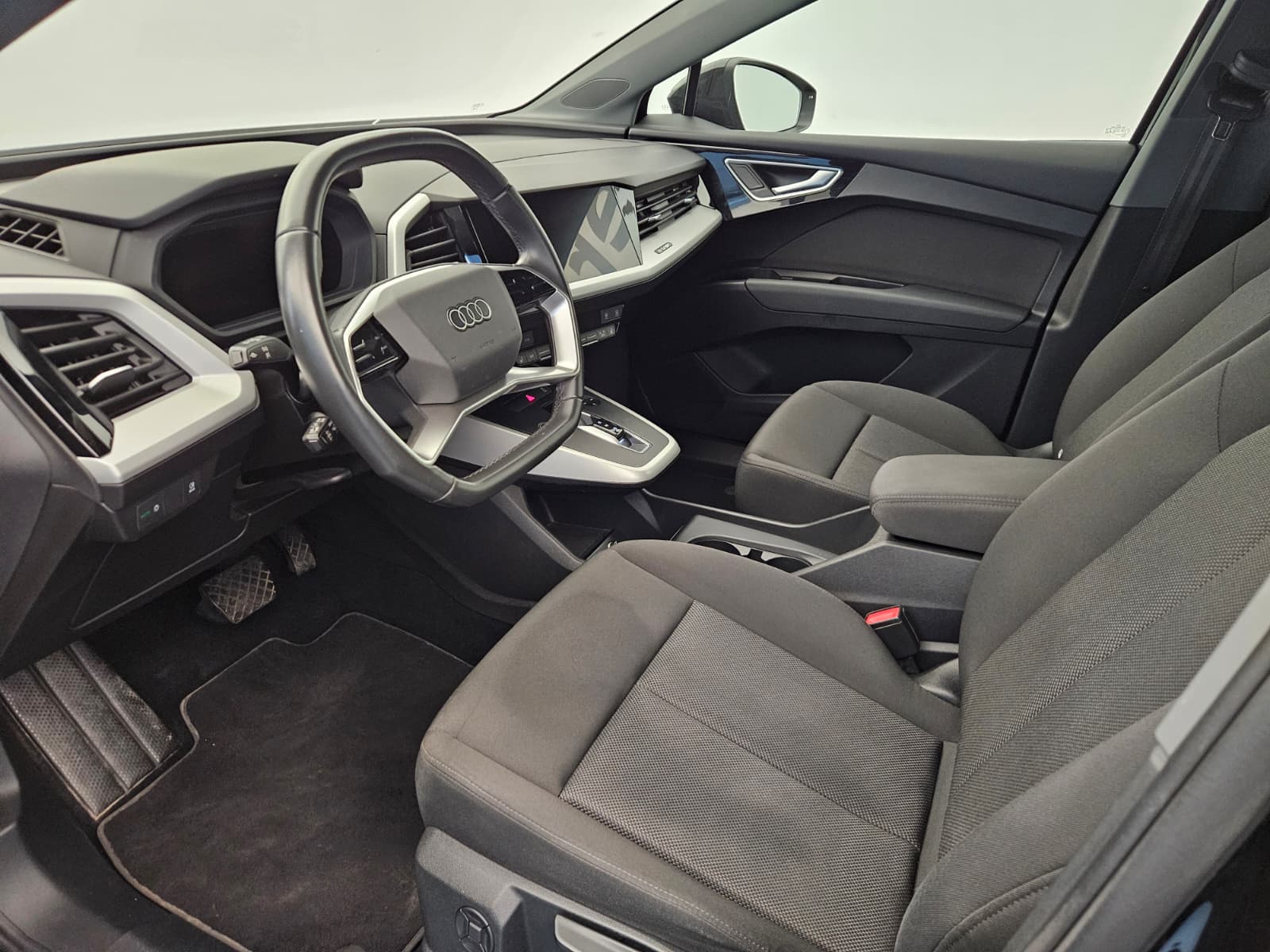 AUDI Q4 e-tron 50 quattro-image-11