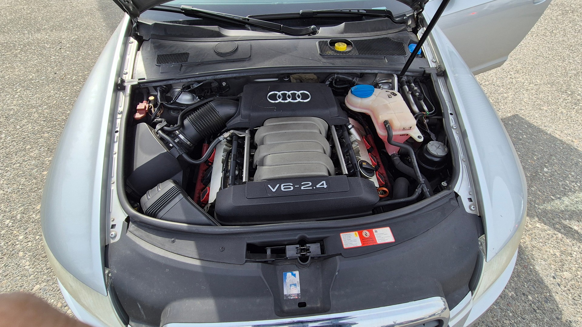 AUDI A6 Avant 2.4 V6-image-10