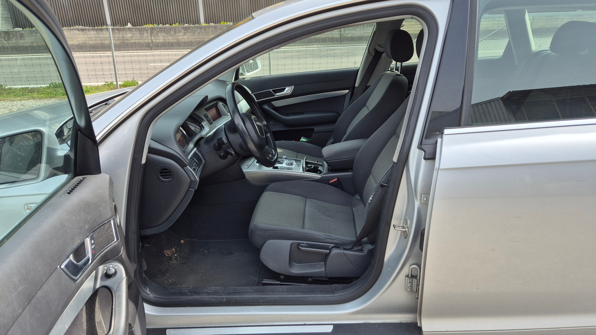 AUDI A6 Avant 2.4 V6-image-6