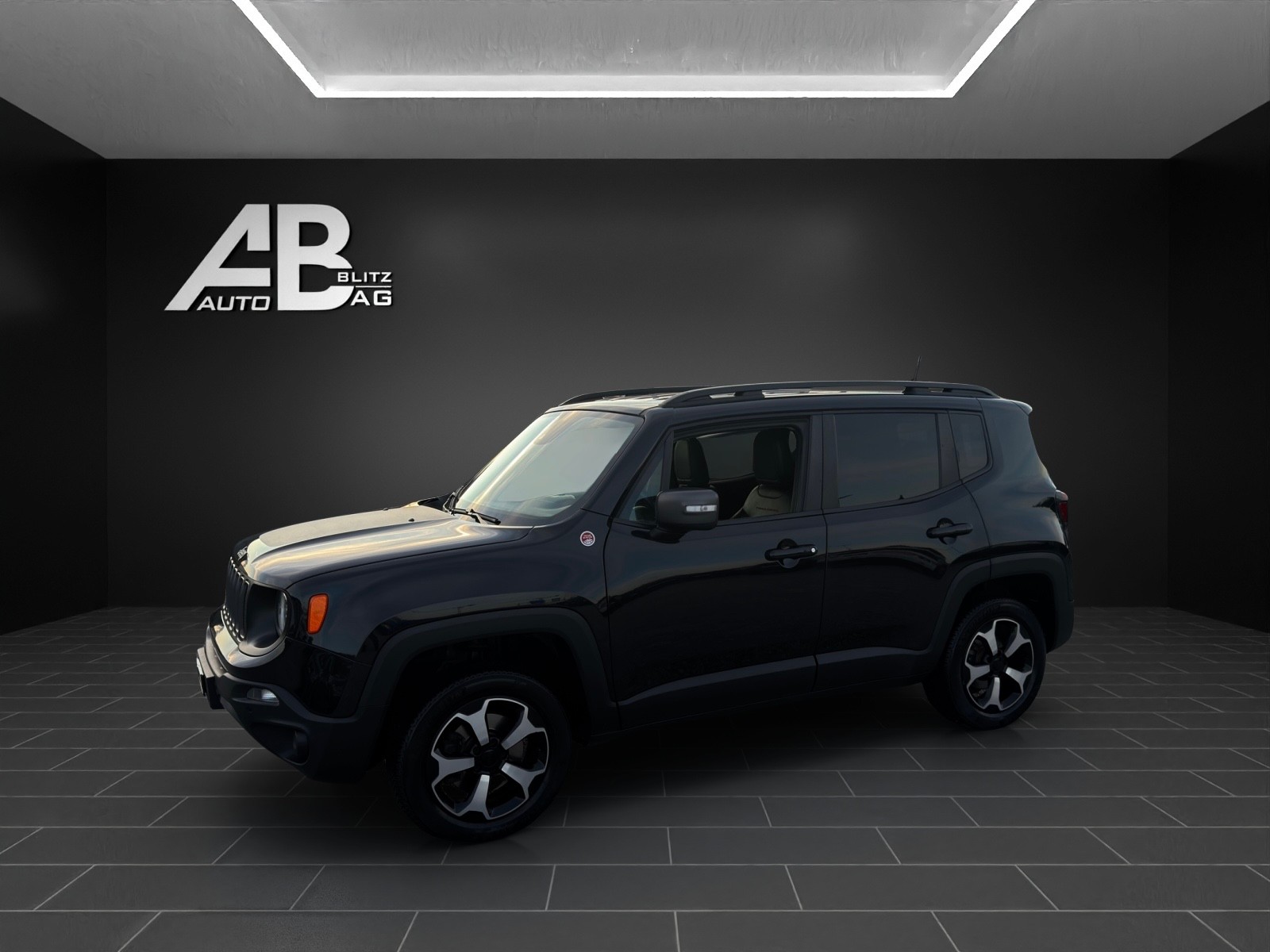 JEEP Renegade 2.0 MJ Trailhawk AWD + Low Range 9ATX mit 170 PS-image-1