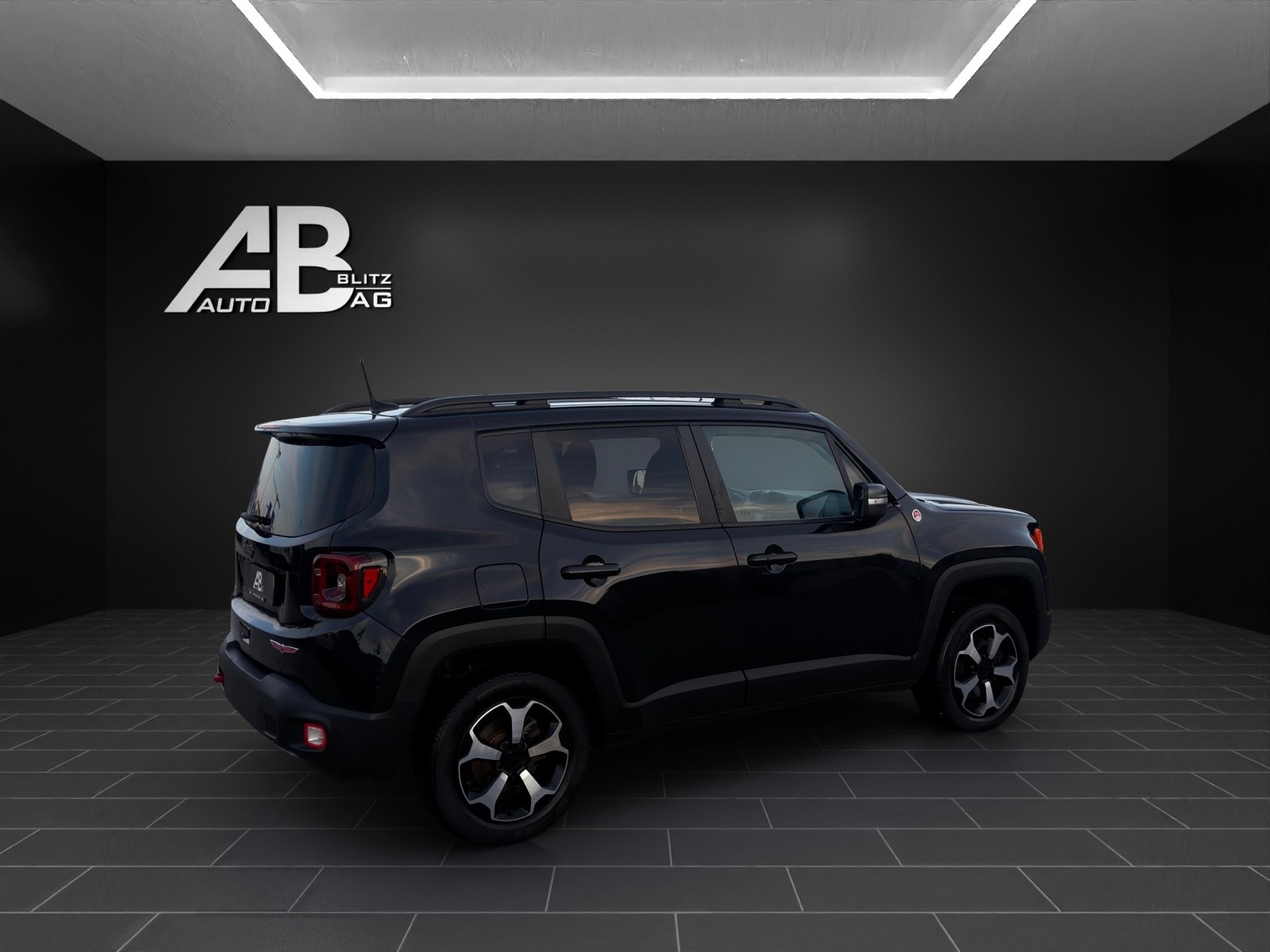 JEEP Renegade 2.0 MJ Trailhawk AWD + Low Range 9ATX mit 170 PS-image-4