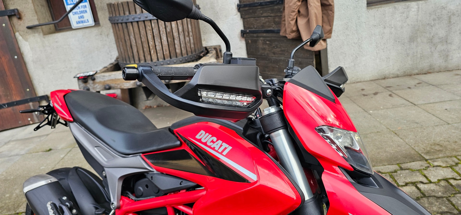 DUCATI Hypermotard 821-image-5