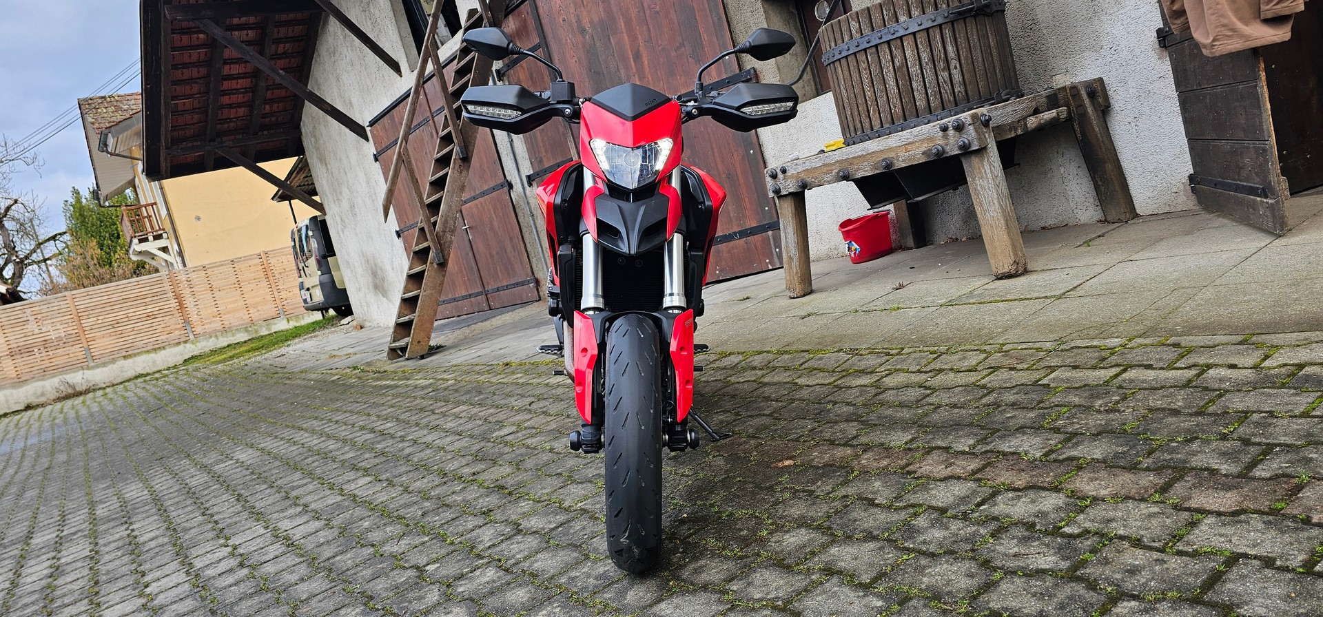 DUCATI Hypermotard 821-image-4