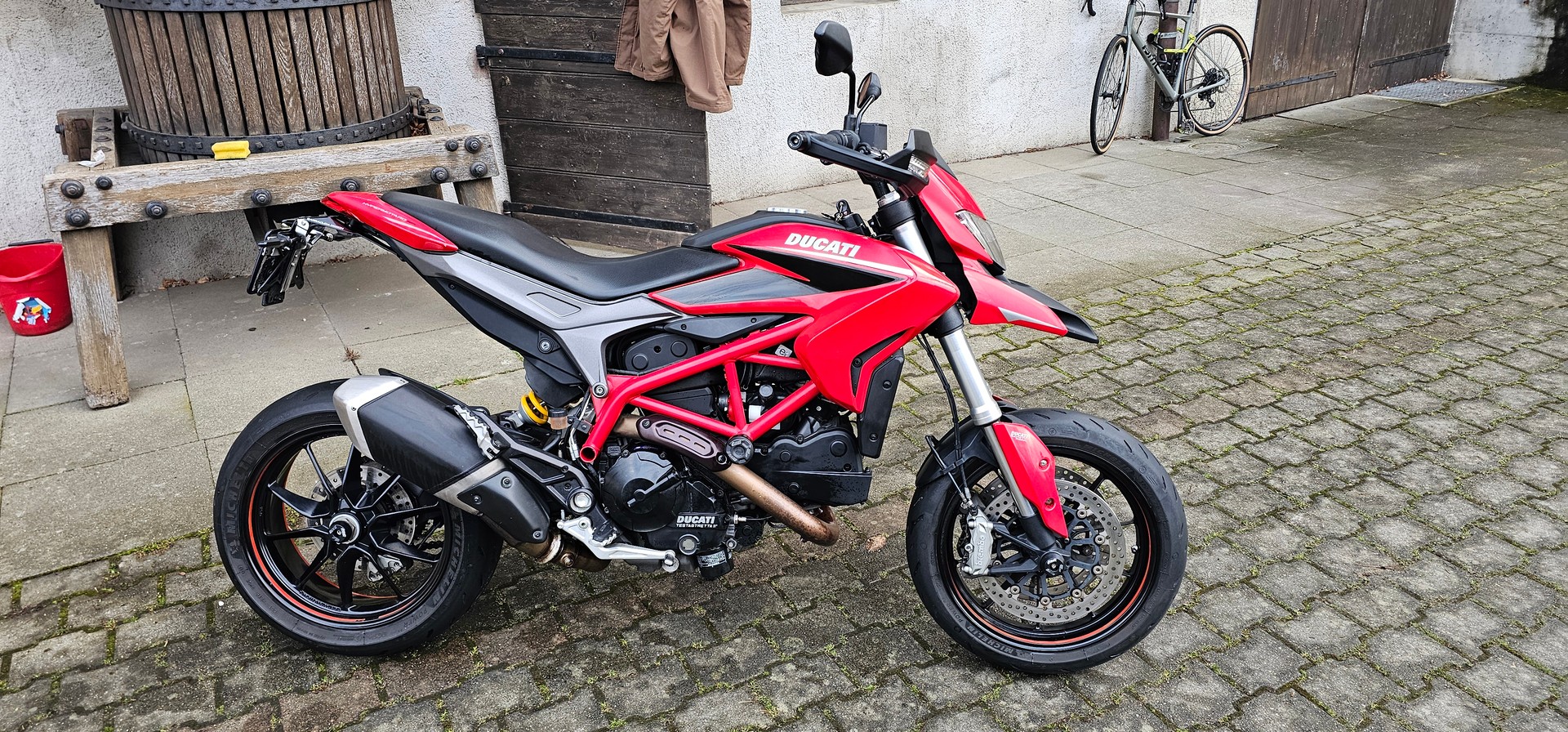 DUCATI Hypermotard 821-image-1