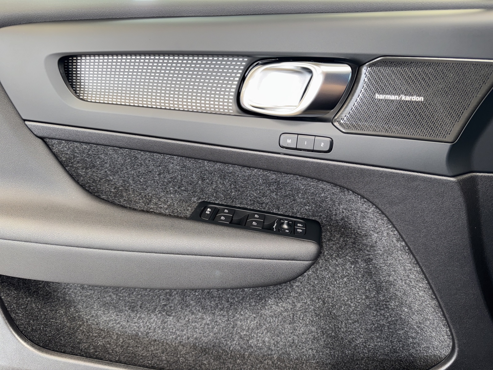 VOLVO EX40 Twin XCENTRIC Edition AWD-image-12