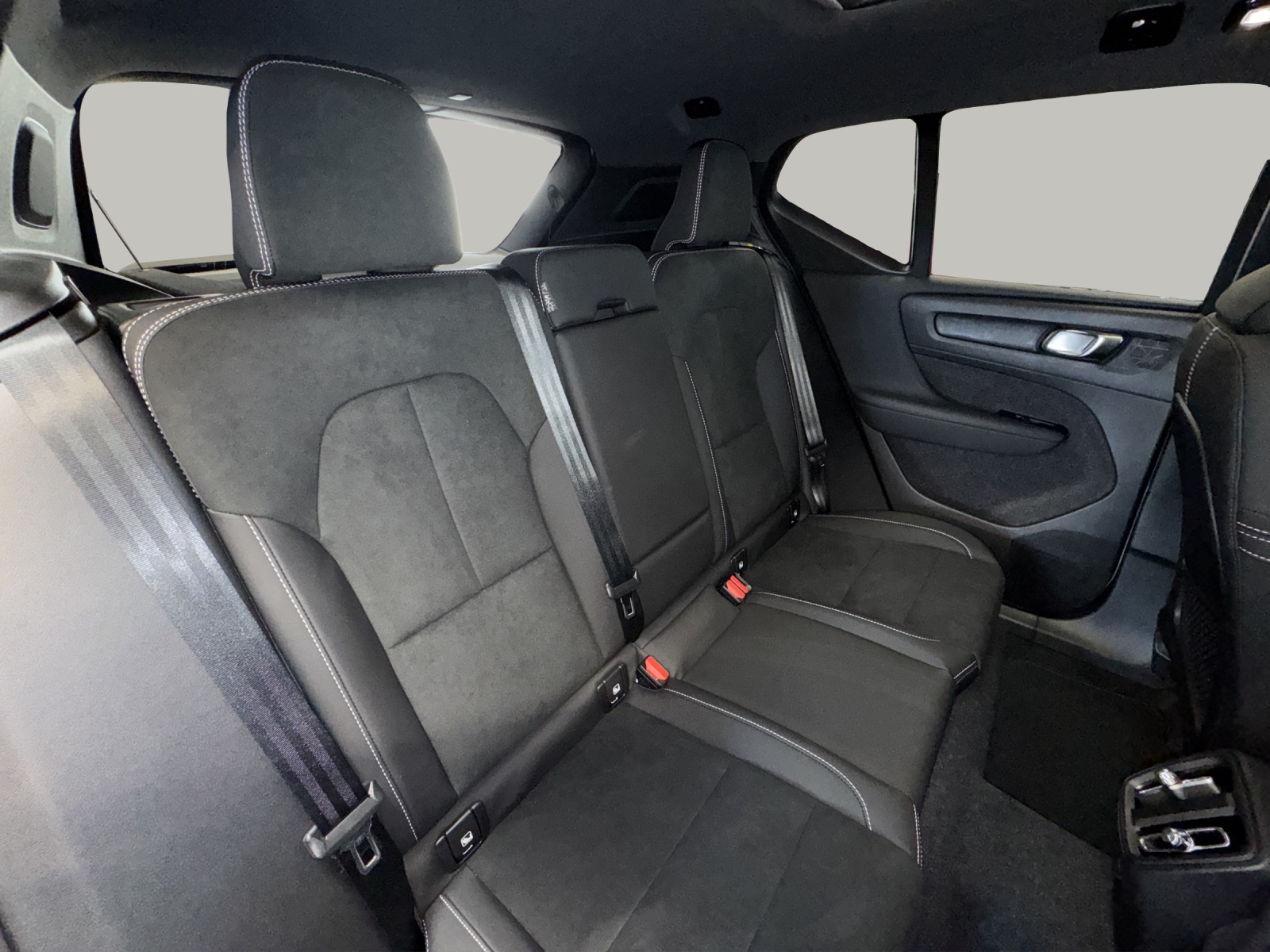 VOLVO EX40 Twin XCENTRIC Edition AWD-image-9