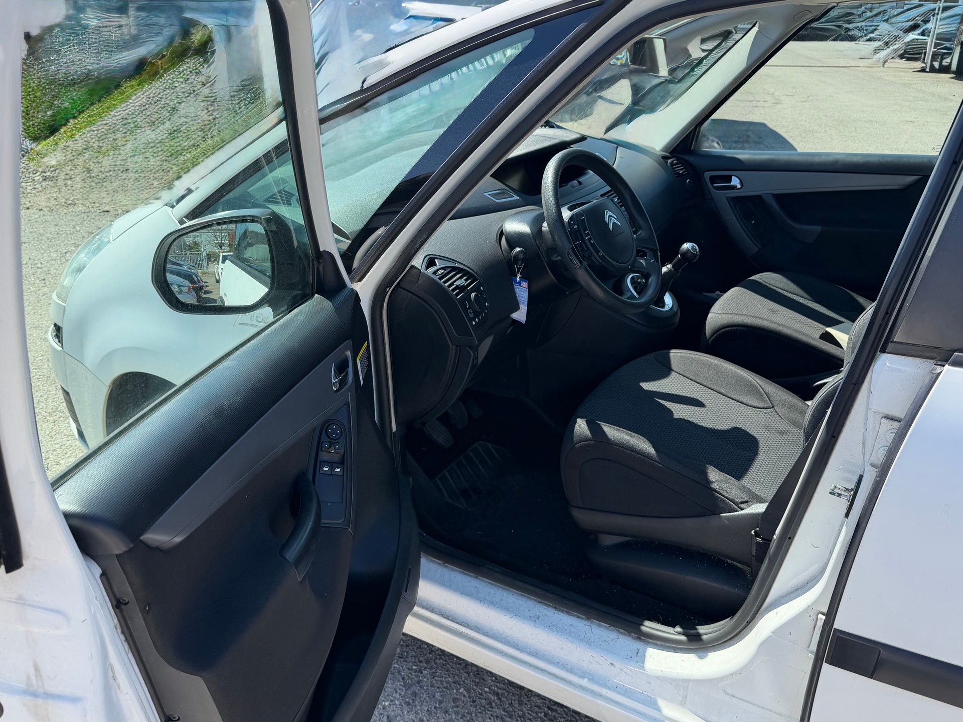 CITROEN Grand C4 Picasso 1.6i 16V Essentiel-image-6