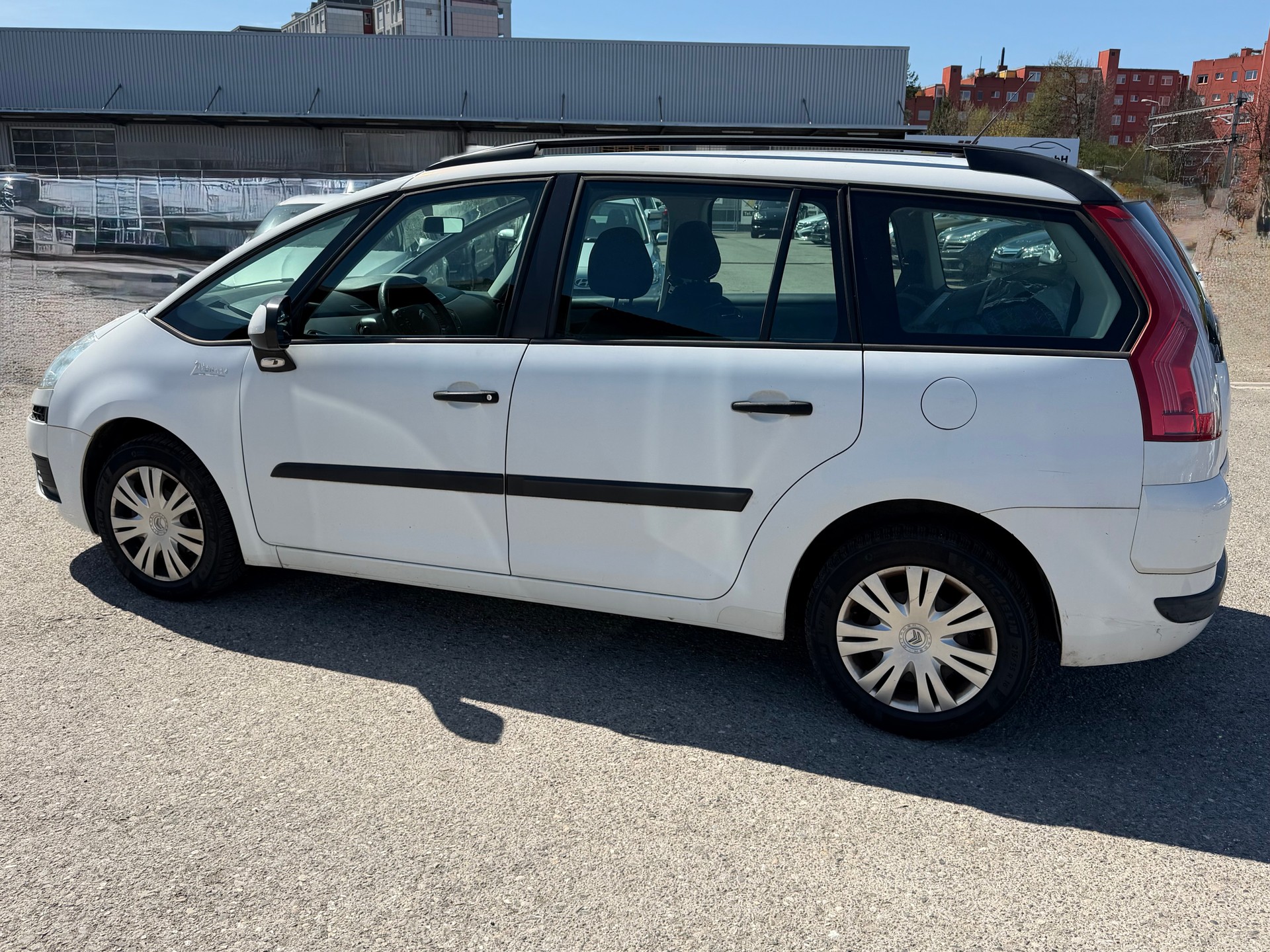 CITROEN Grand C4 Picasso 1.6i 16V Essentiel-image-11