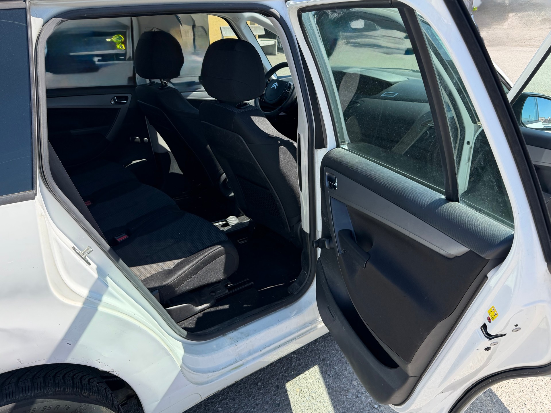 CITROEN Grand C4 Picasso 1.6i 16V Essentiel-image-8