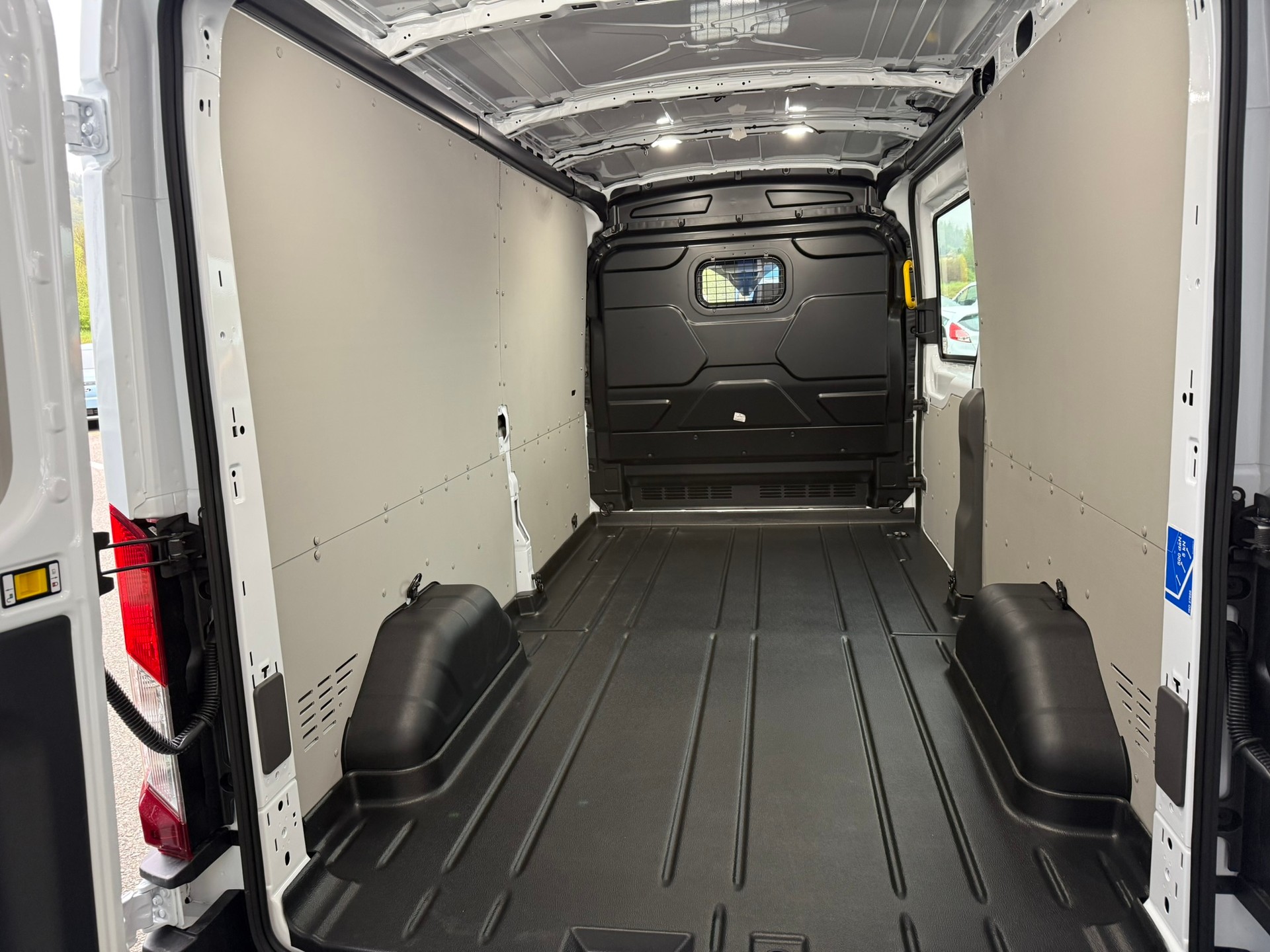 FORD Transit Van 350 L3 Trend 2.0 TDCi 130 FWD-image-5