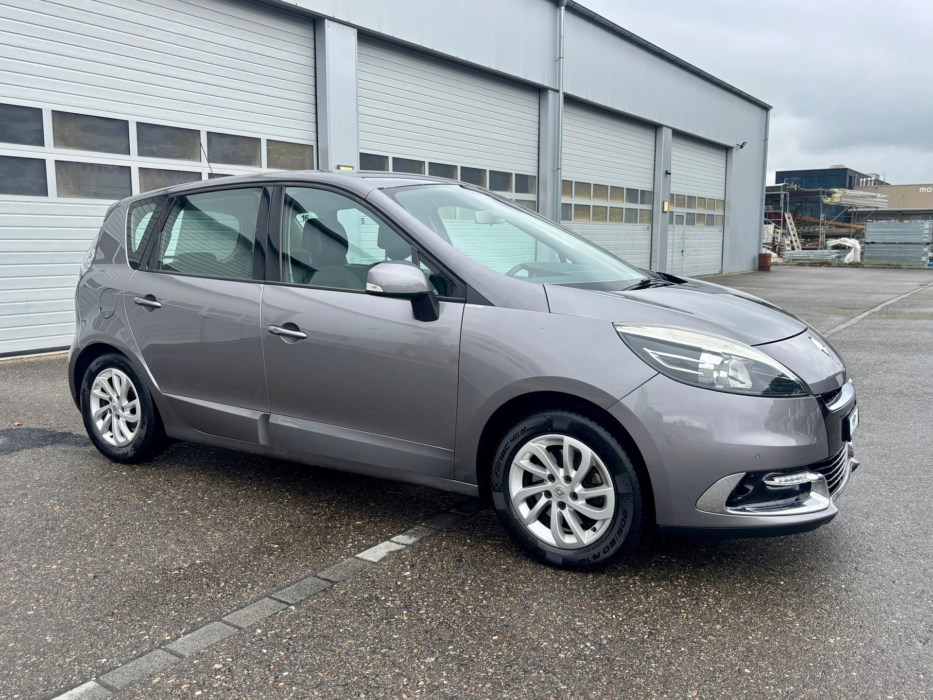 RENAULT Scénic 2.0 16V Dynamique X-Tronic CVT-image-2