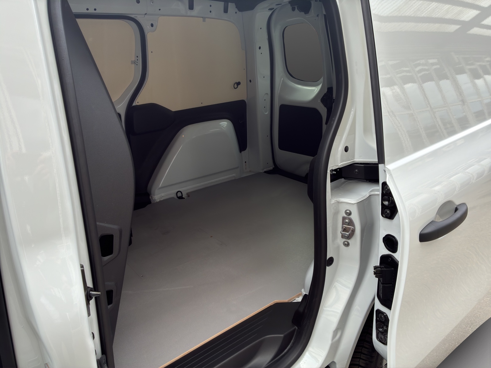 MERCEDES-BENZ eCitan Standard 2716mm S Worker-image-10
