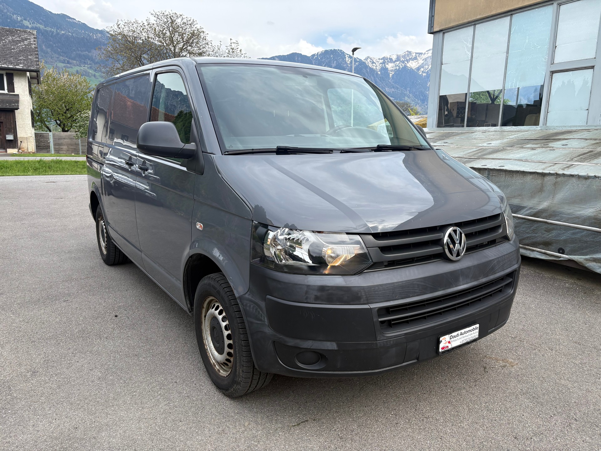 VW T5 2.0 TDI Entry-image-0